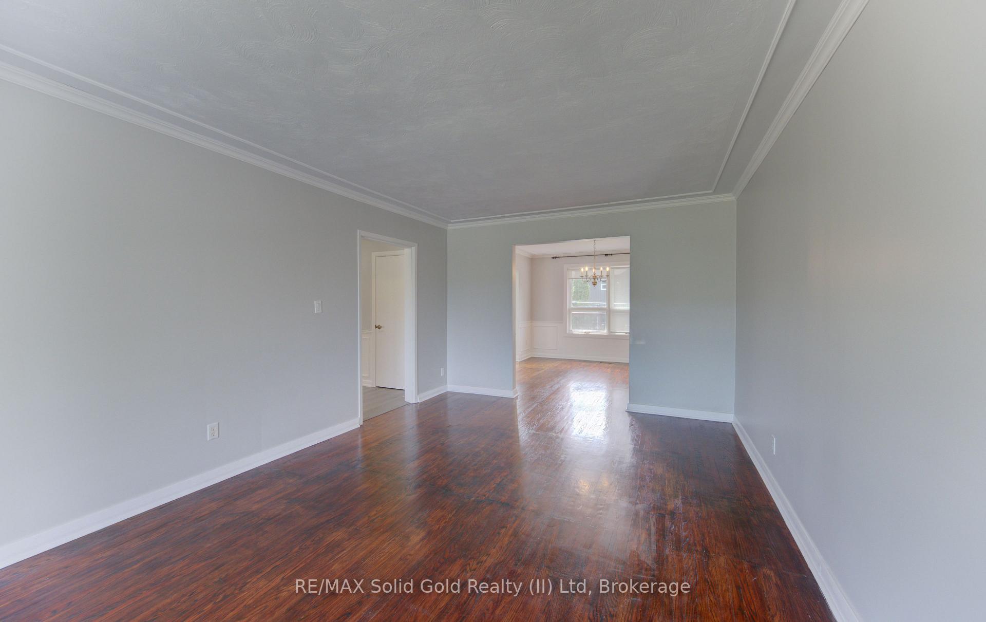 Photo 25 of 139 Trafalgar Avenue, Kitchener, Stanley Park — HOMEH