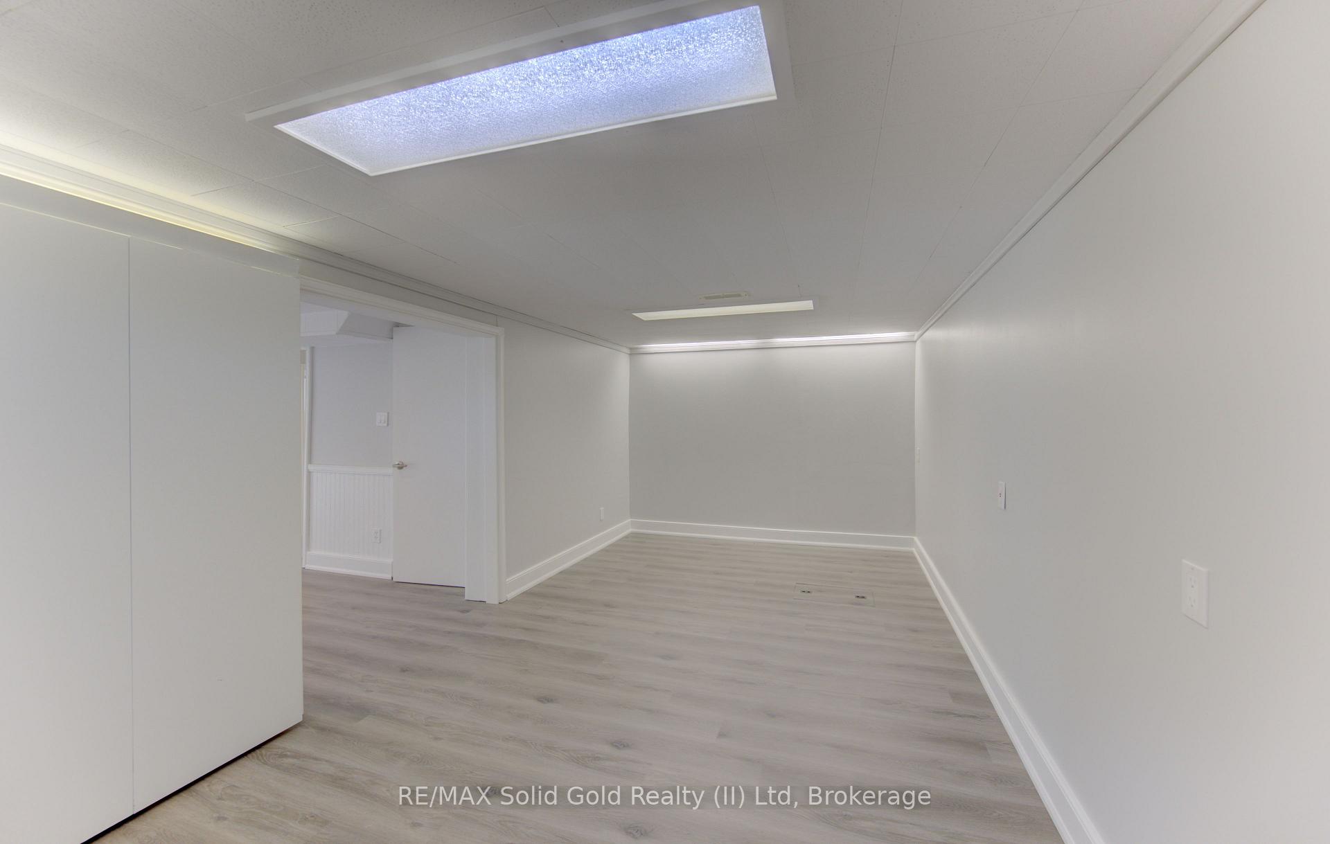 Photo 31 of 139 Trafalgar Avenue, Kitchener, Stanley Park — HOMEH