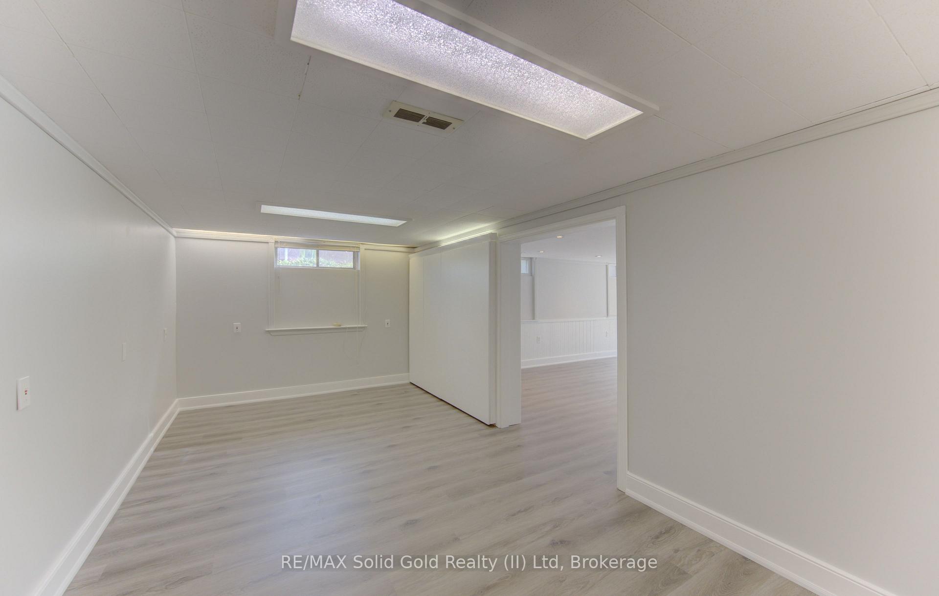 Photo 32 of 139 Trafalgar Avenue, Kitchener, Stanley Park — HOMEH