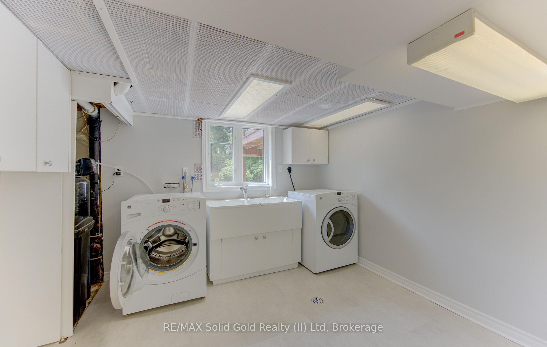 Photo 35 of 139 Trafalgar Avenue, Kitchener, Stanley Park — HOMEH