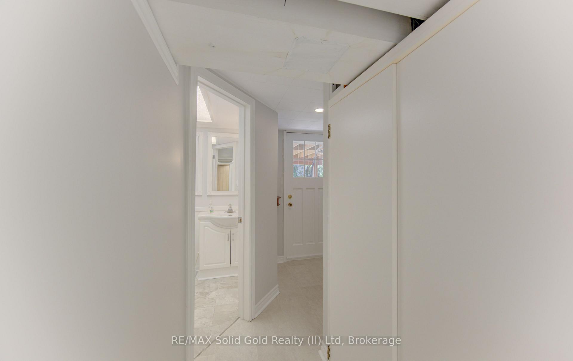 Photo 38 of 139 Trafalgar Avenue, Kitchener, Stanley Park — HOMEH