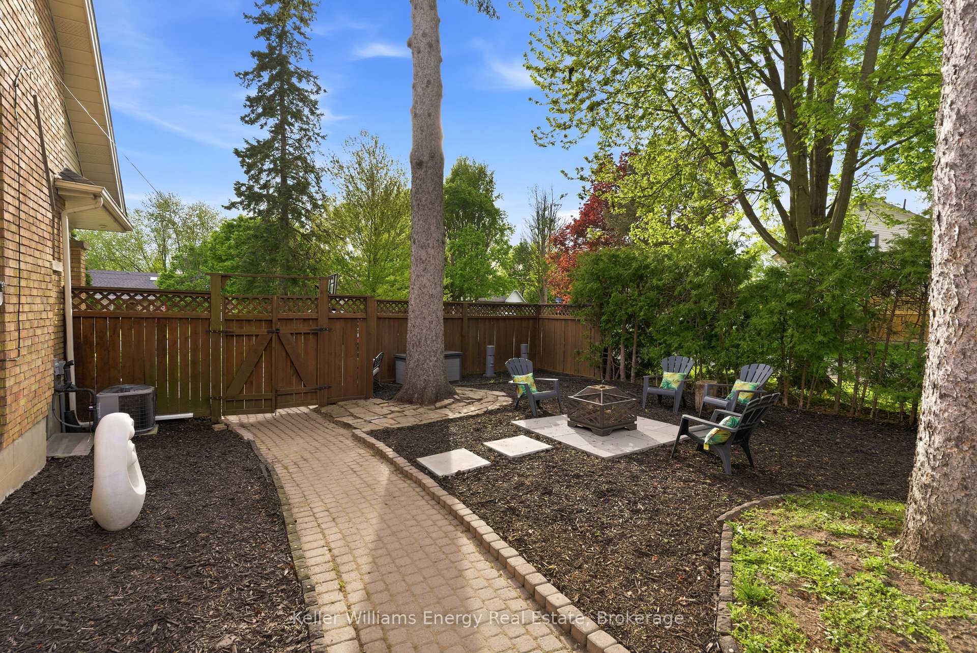 Photo 33 of 59 Bagot Street, Whitby, Brooklin — HOMEH
