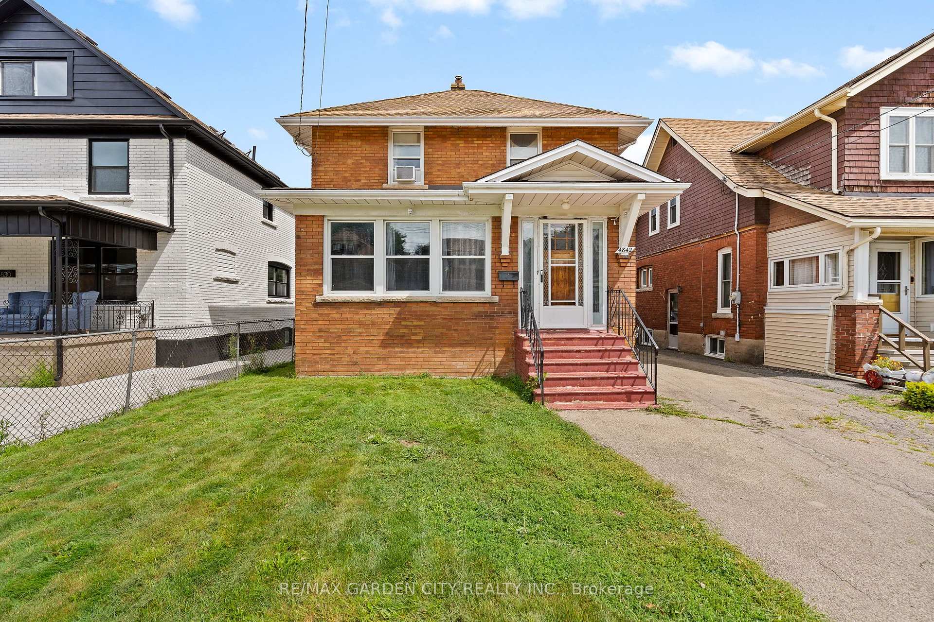 Photo 2 of 4842 Fourth Avenue, Niagara Falls, Cherrywood — HOMEH