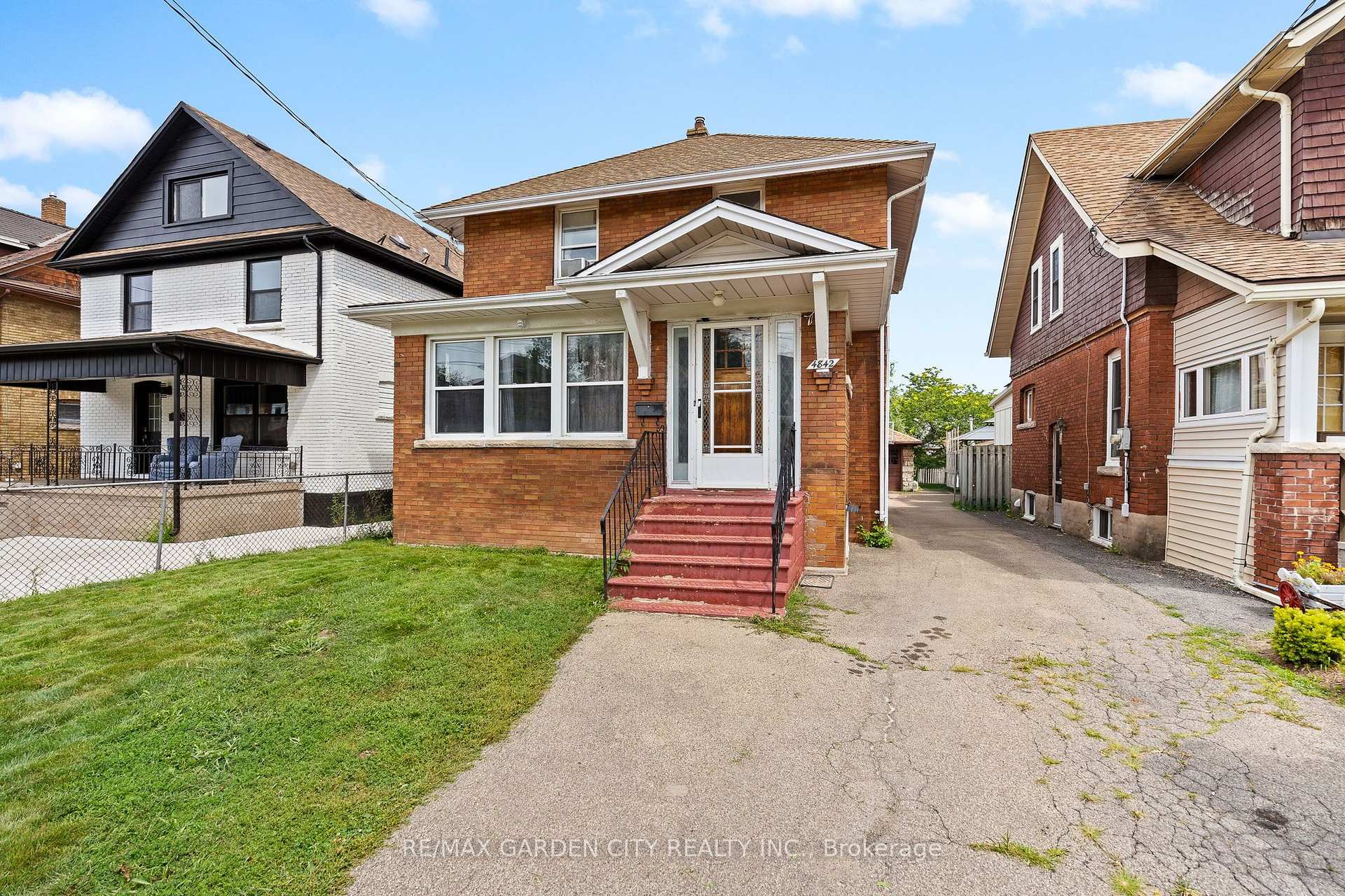 Photo 3 of 4842 Fourth Avenue, Niagara Falls, Cherrywood — HOMEH