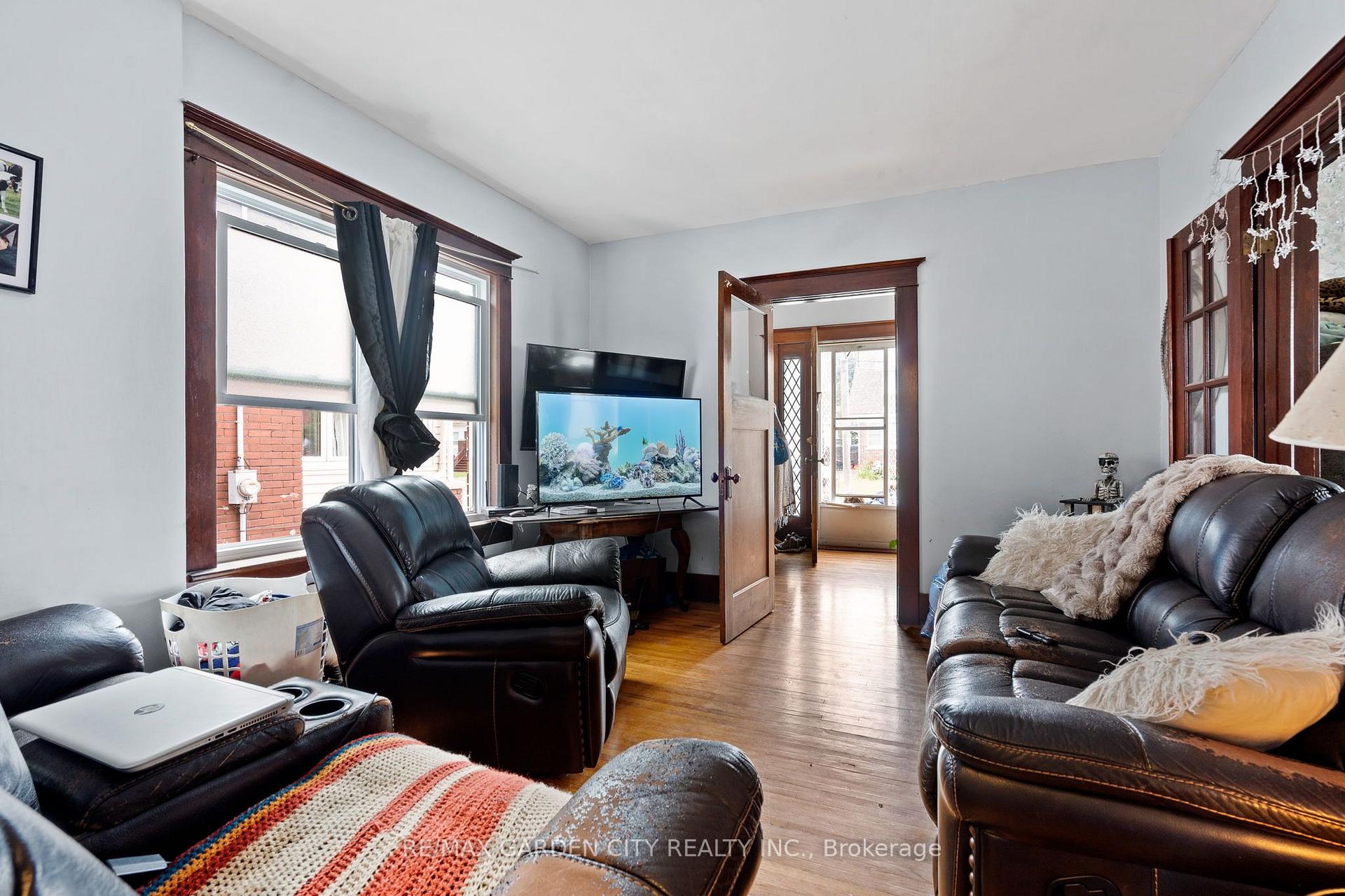 Photo 4 of 4842 Fourth Avenue, Niagara Falls, Cherrywood — HOMEH