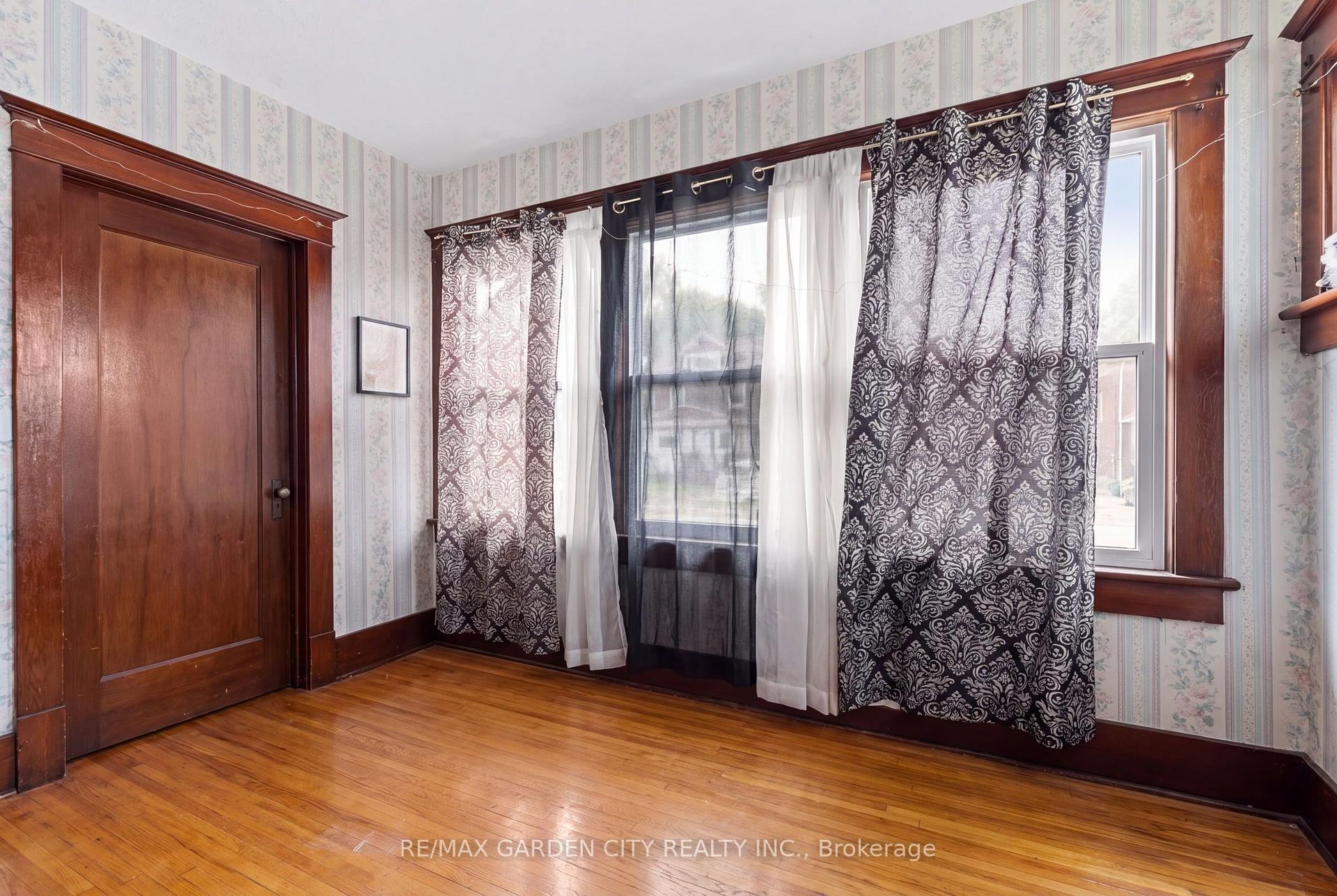 Photo 5 of 4842 Fourth Avenue, Niagara Falls, Cherrywood — HOMEH
