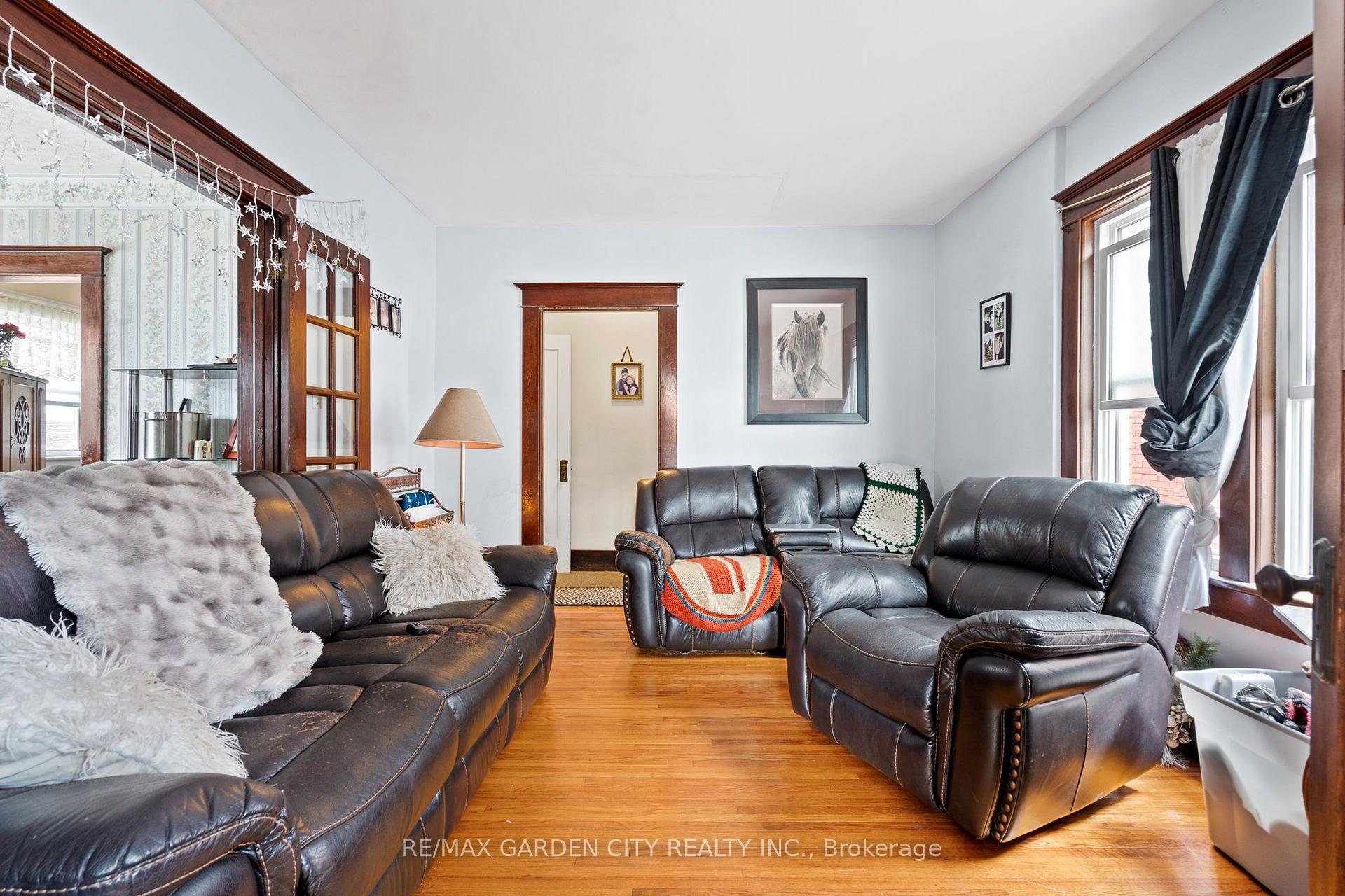 Photo 6 of 4842 Fourth Avenue, Niagara Falls, Cherrywood — HOMEH