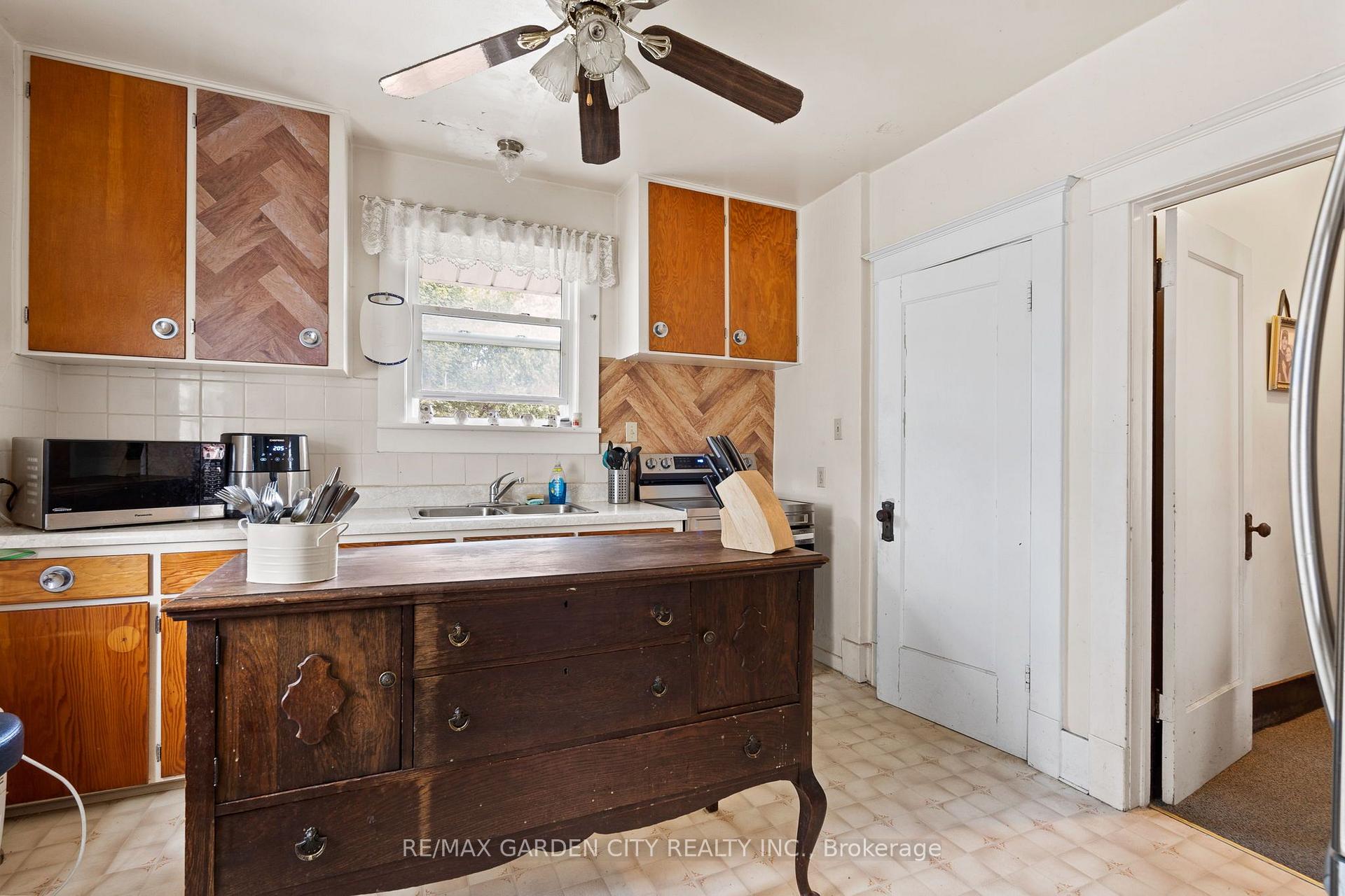 Photo 8 of 4842 Fourth Avenue, Niagara Falls, Cherrywood — HOMEH