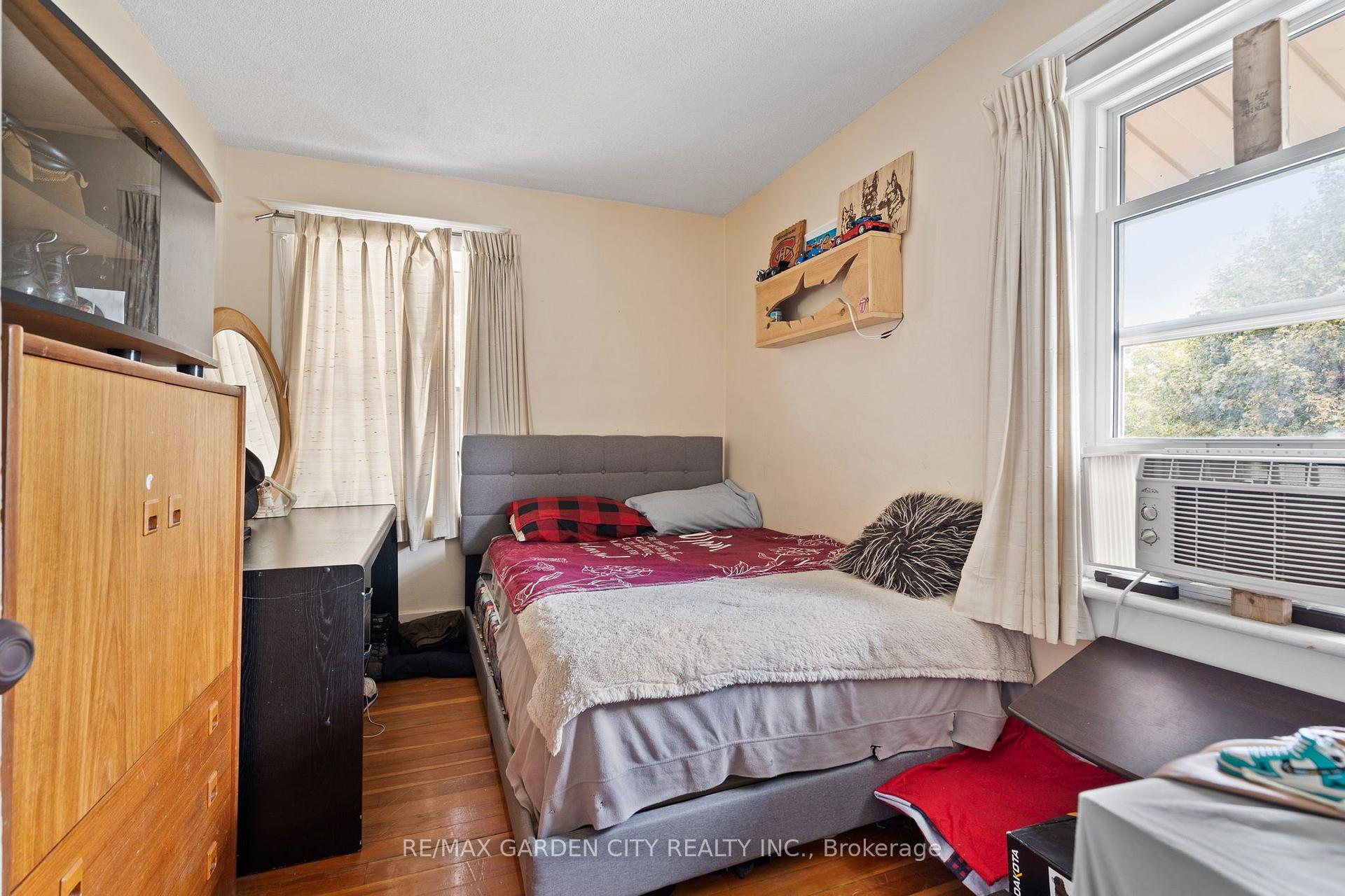 Photo 10 of 4842 Fourth Avenue, Niagara Falls, Cherrywood — HOMEH