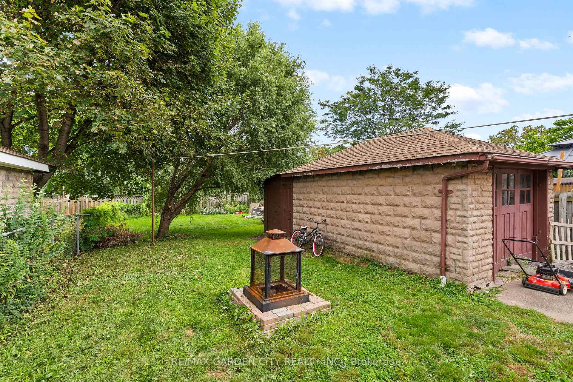 Photo 15 of 4842 Fourth Avenue, Niagara Falls, Cherrywood — HOMEH