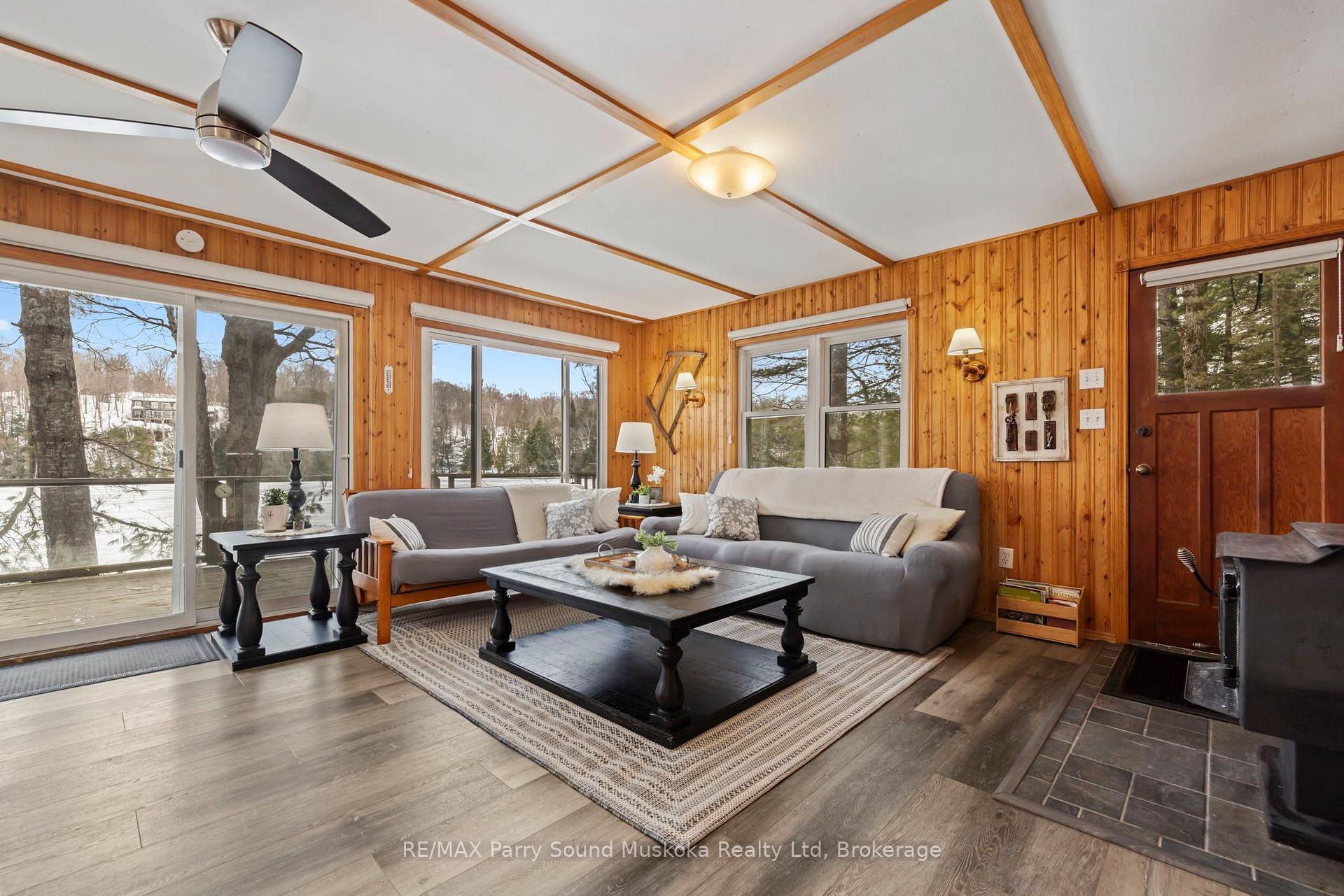 Photo 10 of 4 Post Lane, Seguin — HOMEH
