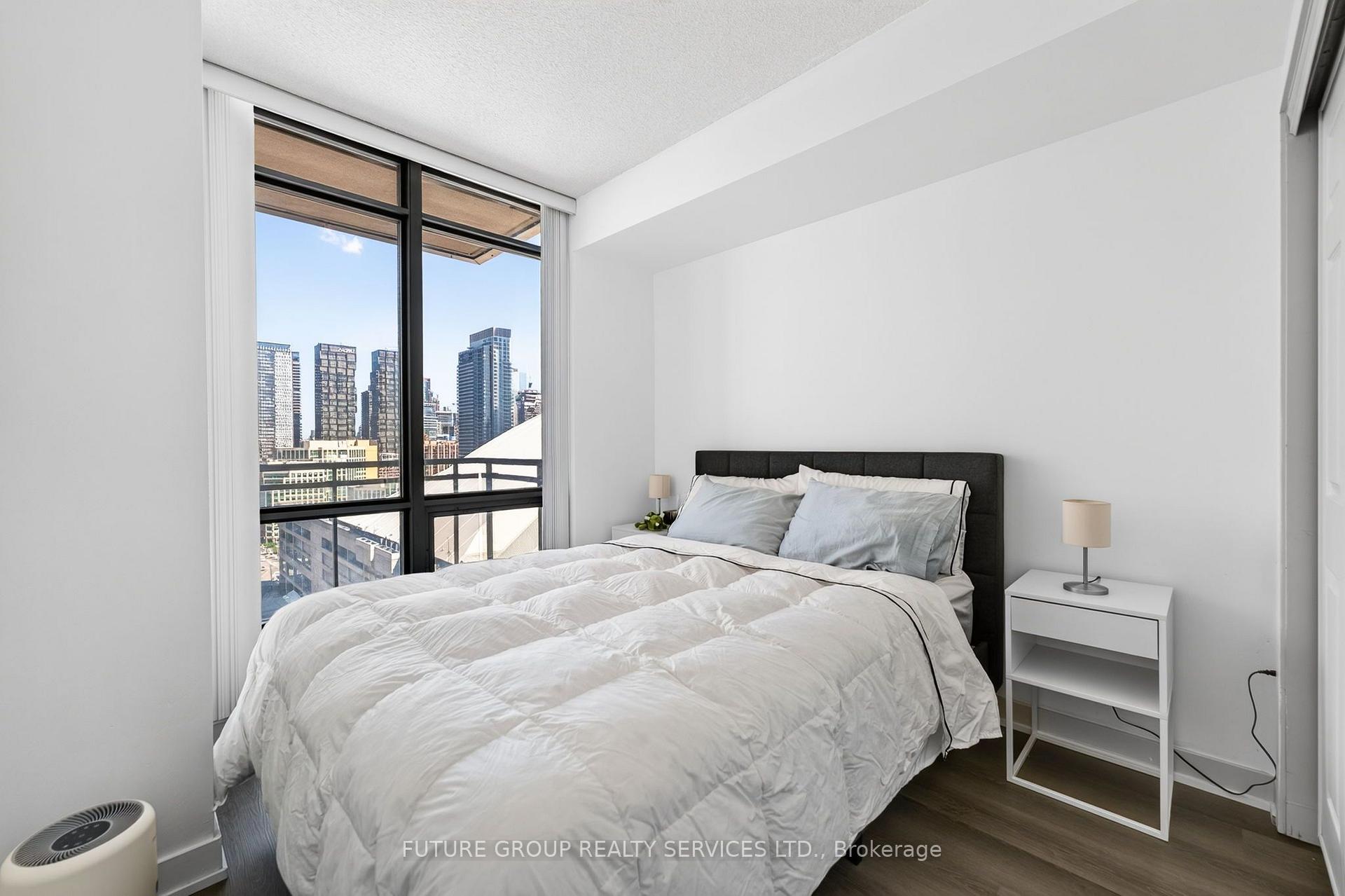 Photo 5 of 5 Mariner Terrace, Toronto, Waterfront Communities — HOMEH