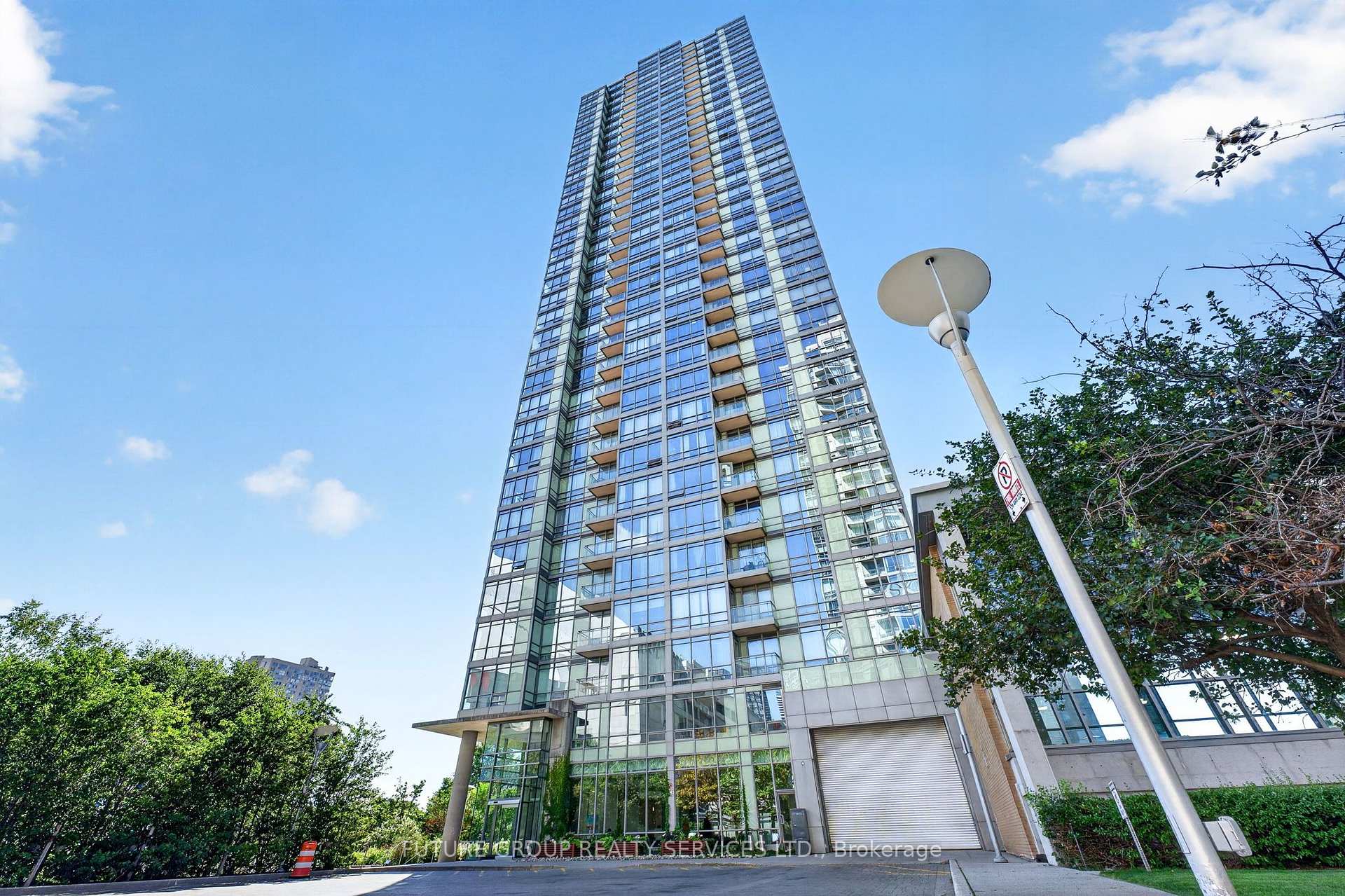 Photo 9 of 5 Mariner Terrace, Toronto, Waterfront Communities — HOMEH