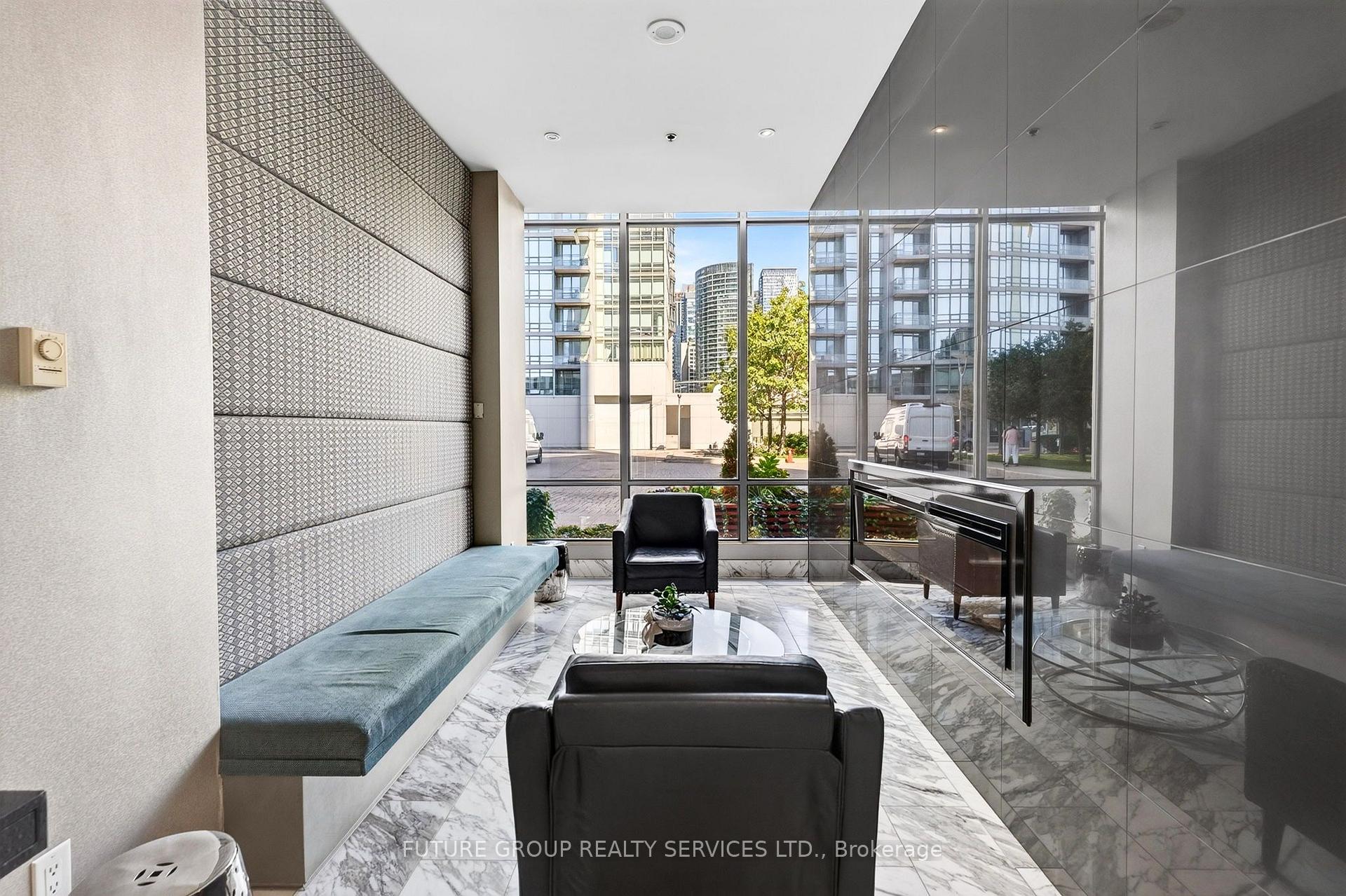 Photo 11 of 5 Mariner Terrace, Toronto, Waterfront Communities — HOMEH