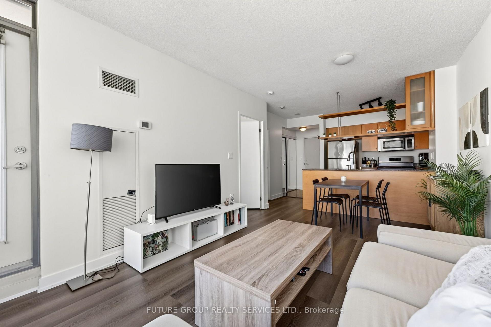 Photo 15 of 5 Mariner Terrace, Toronto, Waterfront Communities — HOMEH