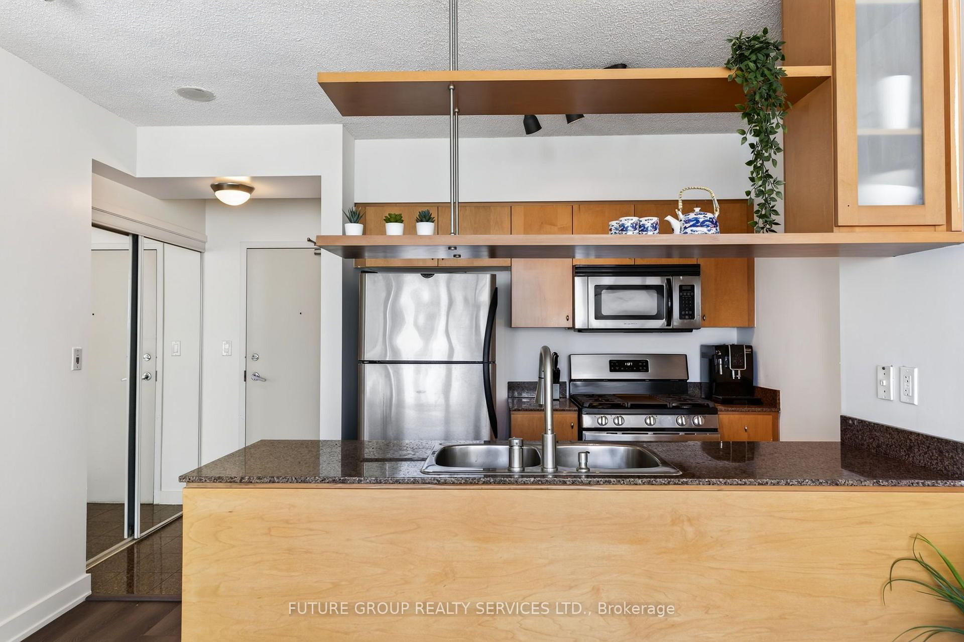Photo 16 of 5 Mariner Terrace, Toronto, Waterfront Communities — HOMEH