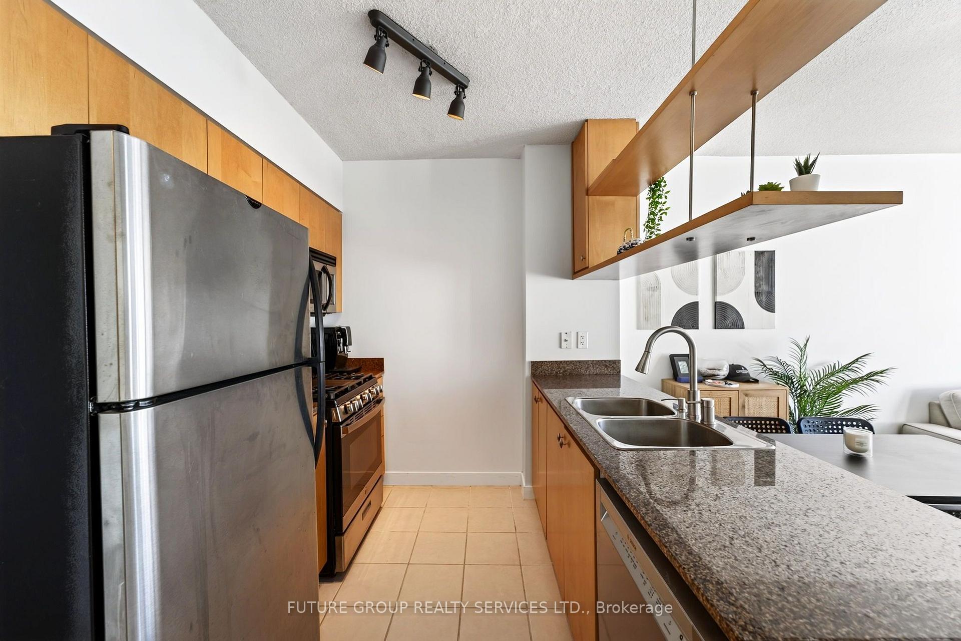Photo 18 of 5 Mariner Terrace, Toronto, Waterfront Communities — HOMEH
