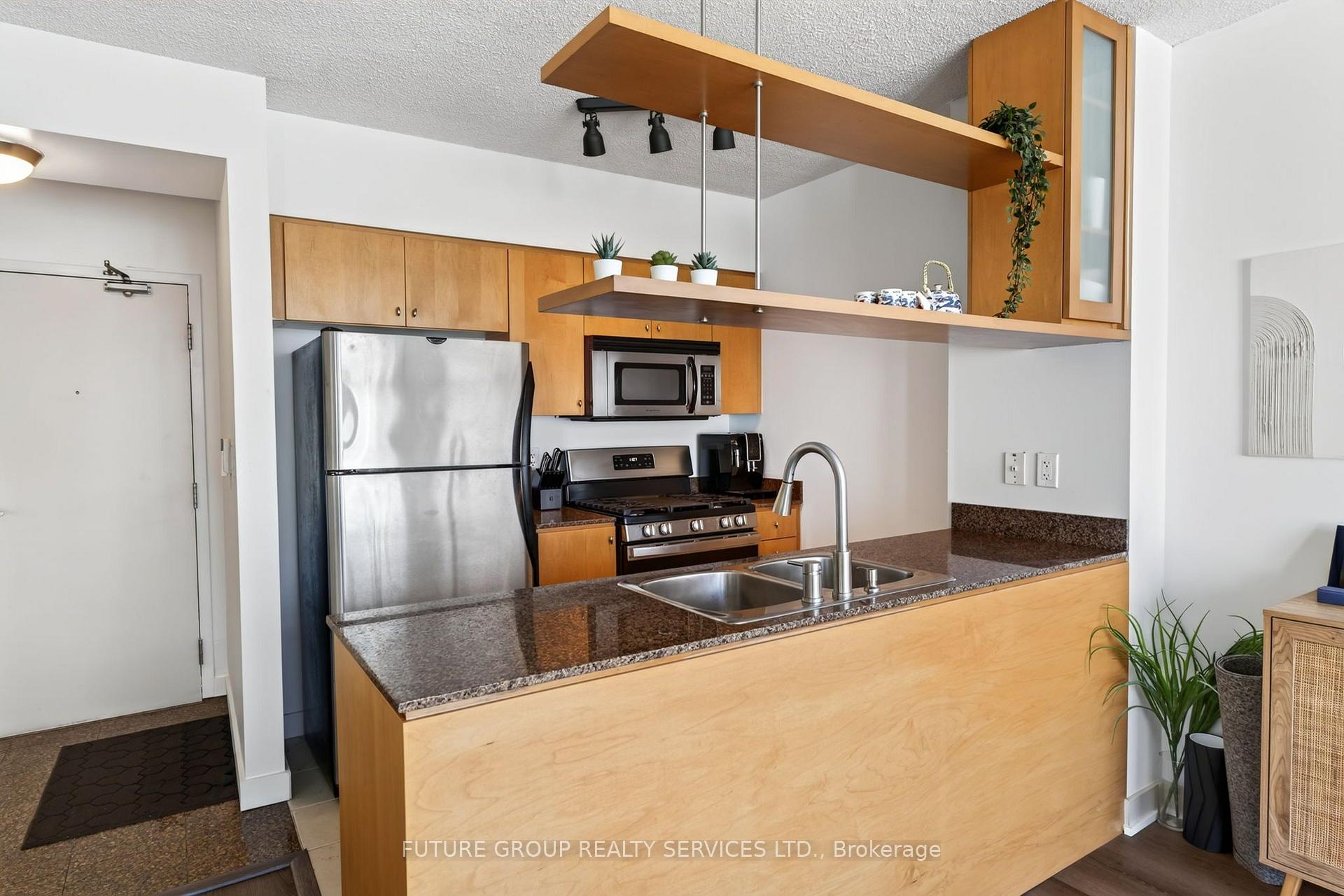 Photo 19 of 5 Mariner Terrace, Toronto, Waterfront Communities — HOMEH