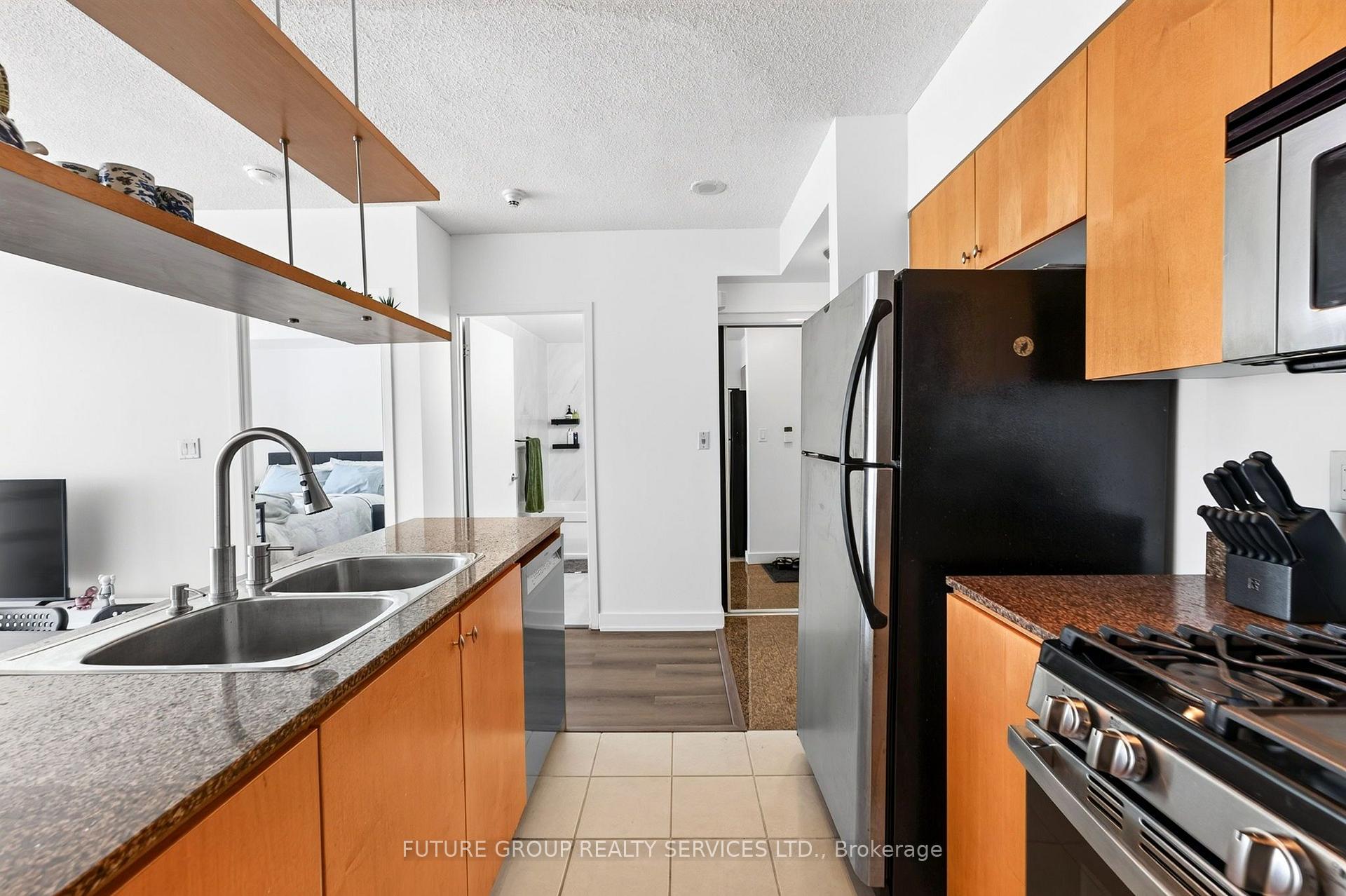 Photo 20 of 5 Mariner Terrace, Toronto, Waterfront Communities — HOMEH