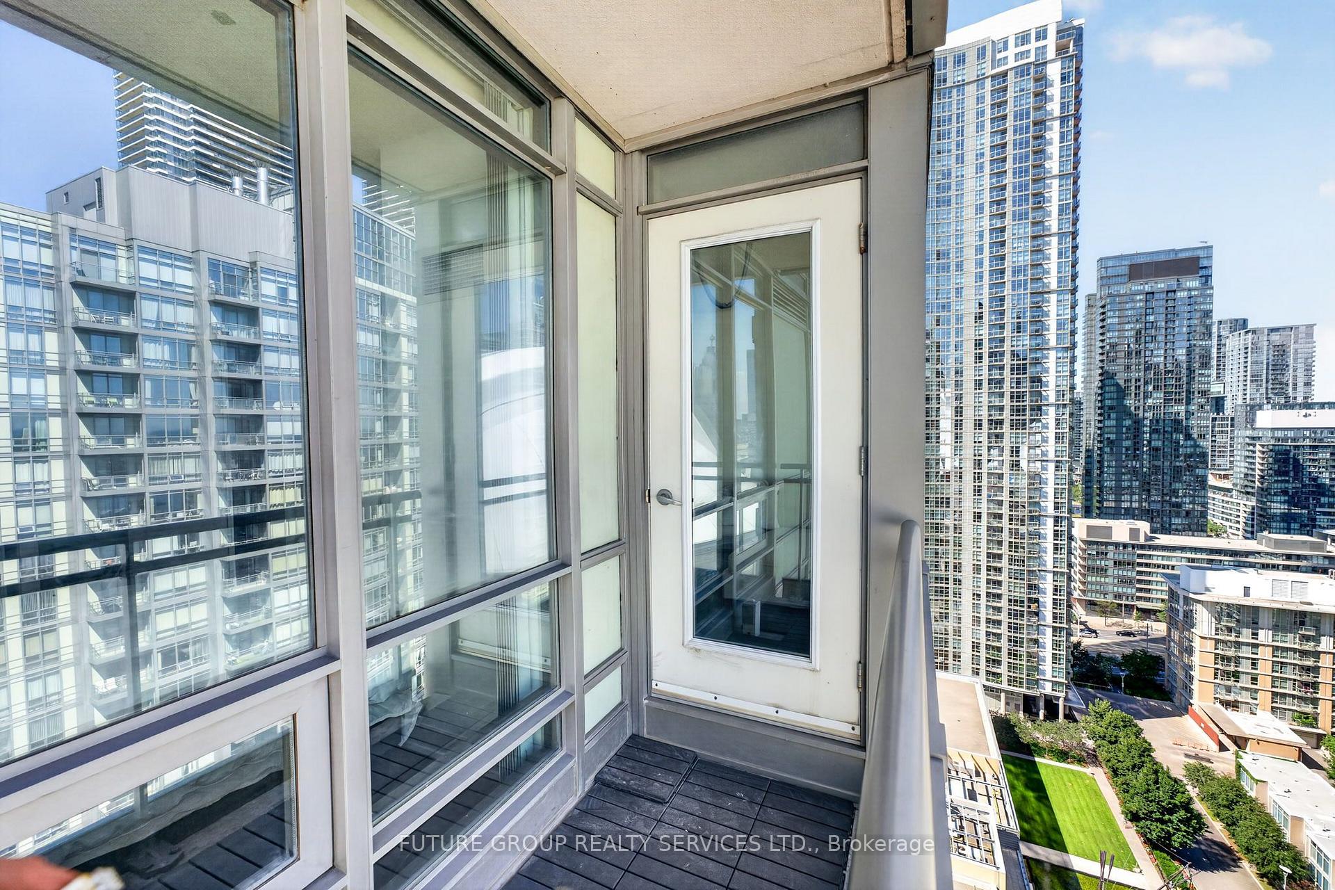 Photo 24 of 5 Mariner Terrace, Toronto, Waterfront Communities — HOMEH