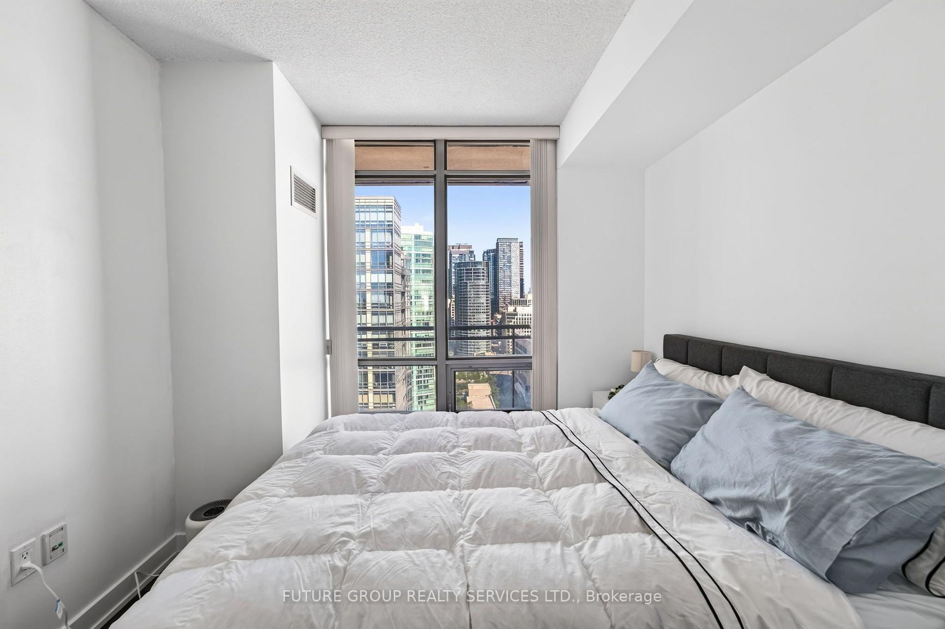 Photo 25 of 5 Mariner Terrace, Toronto, Waterfront Communities — HOMEH