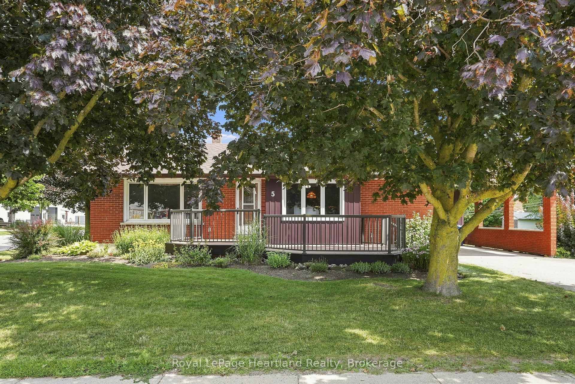 Photo 2 of 5 King Street, Minto — HOMEH