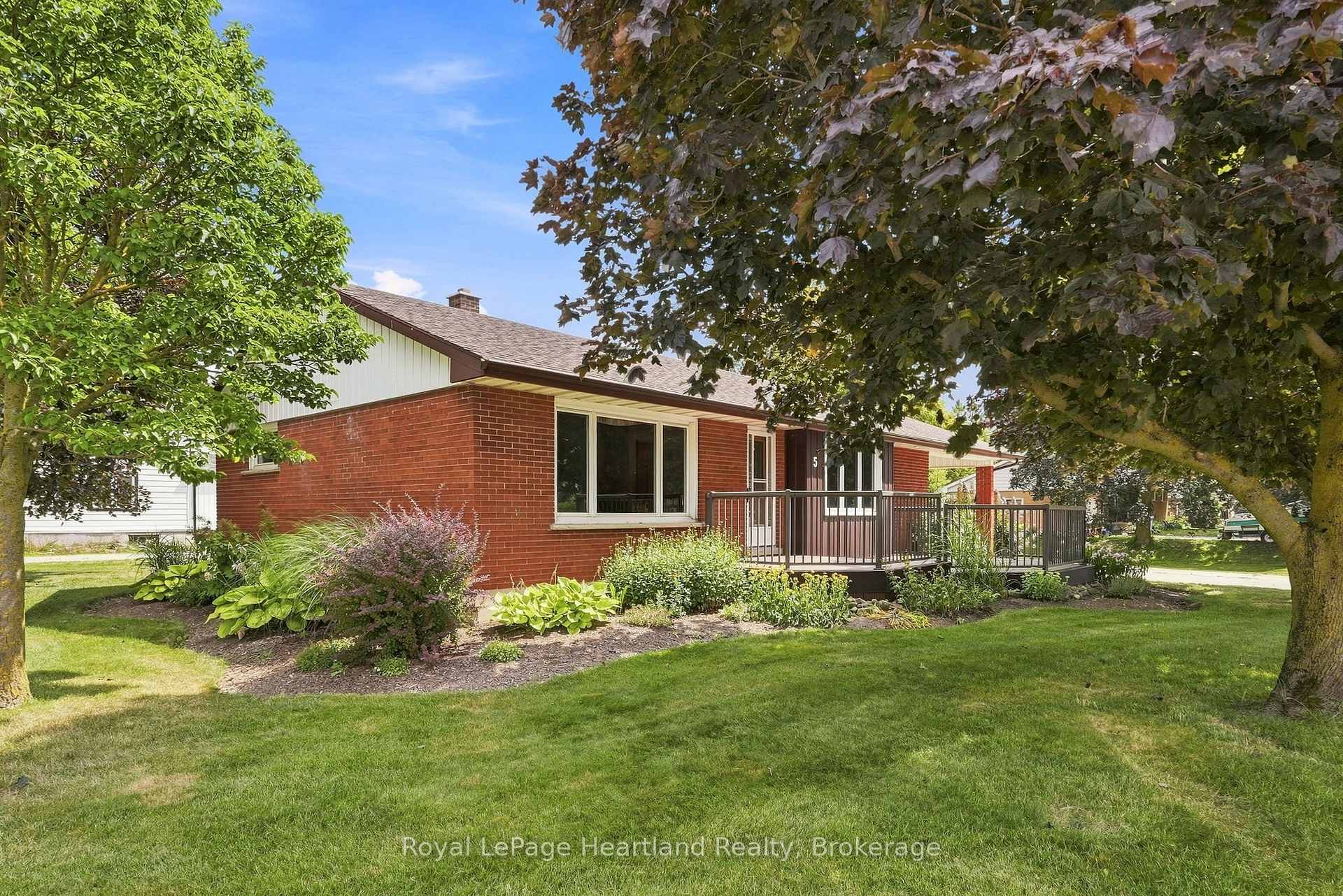 Photo 3 of 5 King Street, Minto — HOMEH