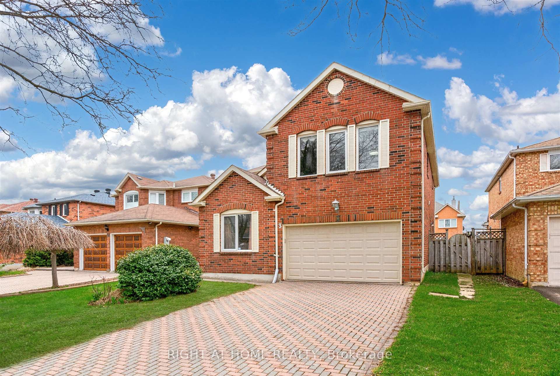 Photo 1 of 3 Lancashire Road, Markham, Unionville — HOMEH