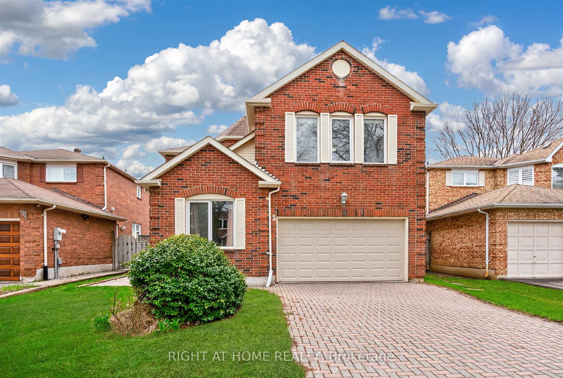 Photo 3 of 3 Lancashire Road, Markham, Unionville — HOMEH