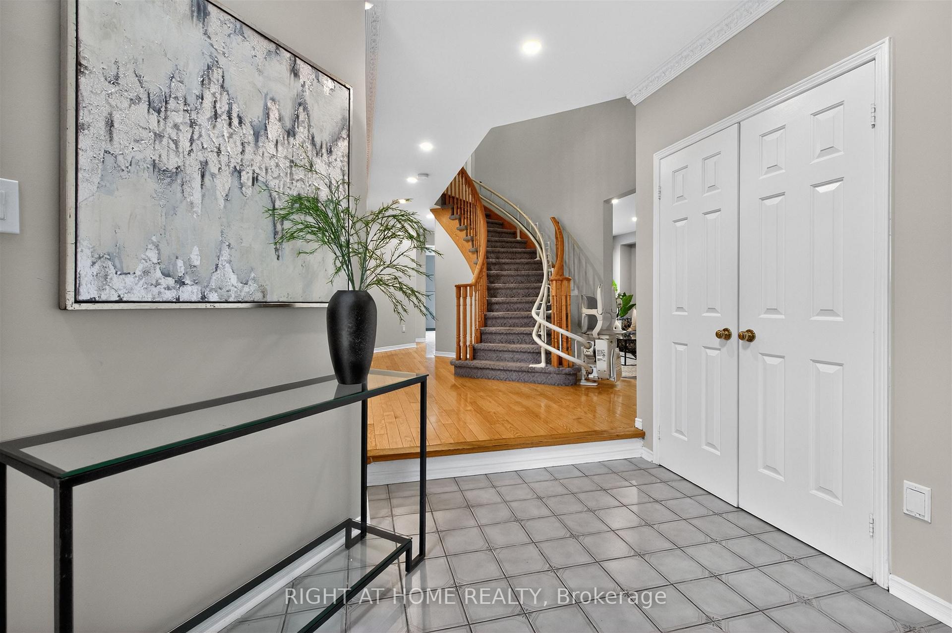 Photo 4 of 3 Lancashire Road, Markham, Unionville — HOMEH
