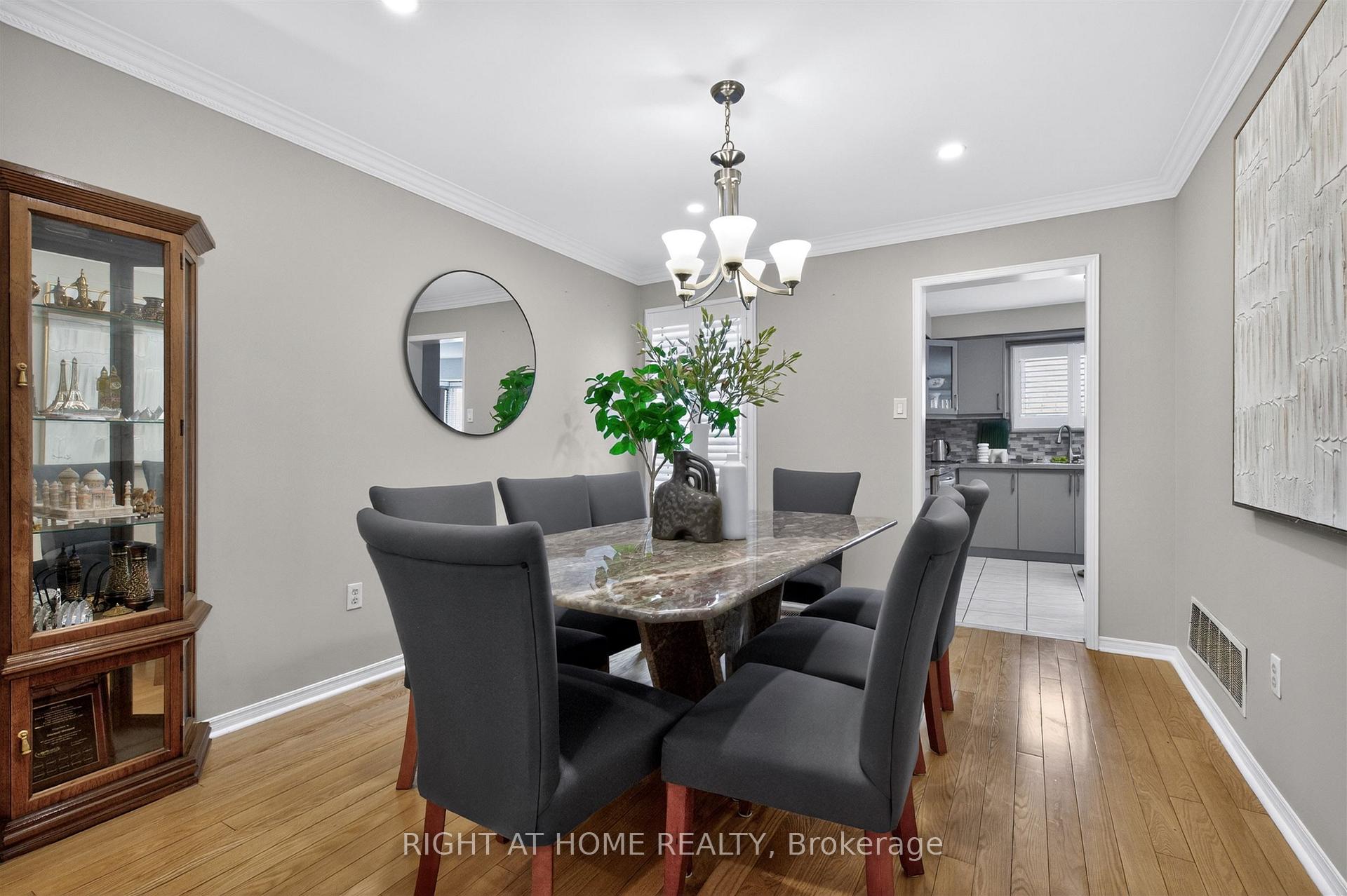 Photo 11 of 3 Lancashire Road, Markham, Unionville — HOMEH
