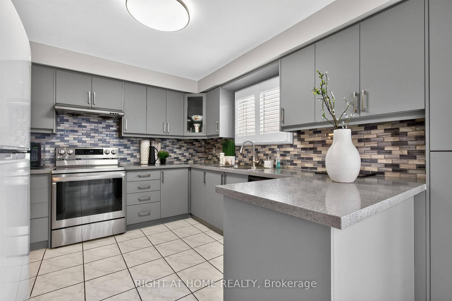 Photo 13 of 3 Lancashire Road, Markham, Unionville — HOMEH