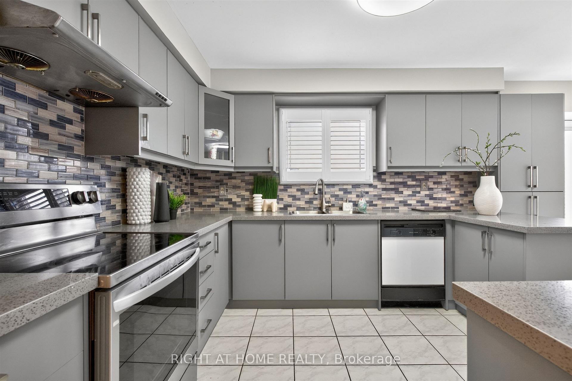 Photo 14 of 3 Lancashire Road, Markham, Unionville — HOMEH