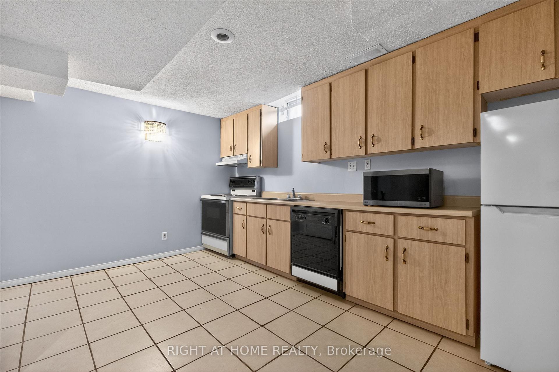 Photo 37 of 3 Lancashire Road, Markham, Unionville — HOMEH
