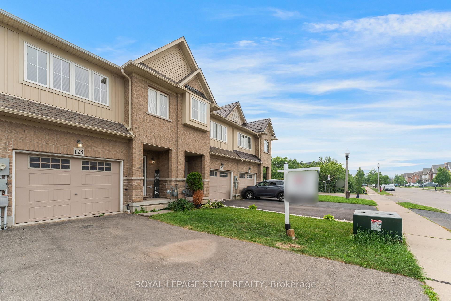 Photo 2 of 128 Palacebeach Trail, Hamilton, Lakeshore — HOMEH