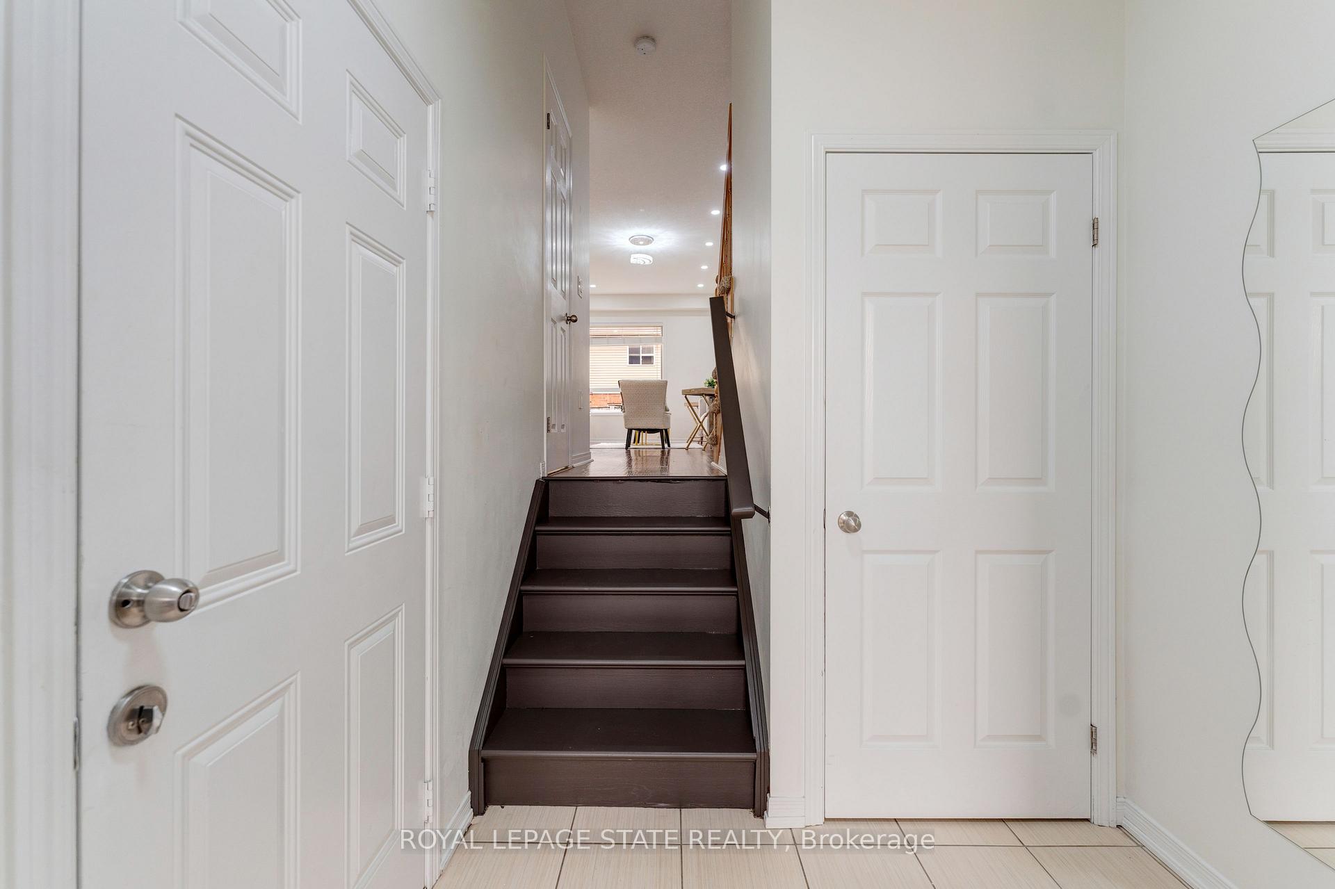 Photo 4 of 128 Palacebeach Trail, Hamilton, Lakeshore — HOMEH
