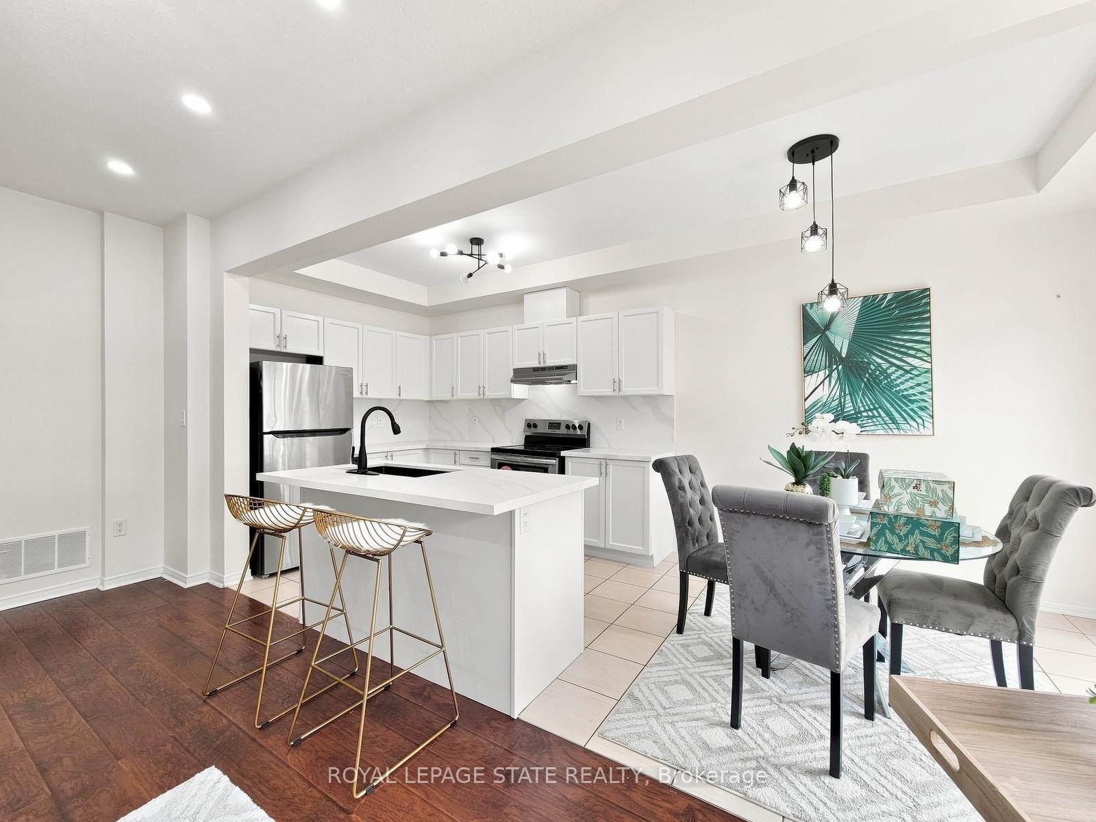 Photo 11 of 128 Palacebeach Trail, Hamilton, Lakeshore — HOMEH