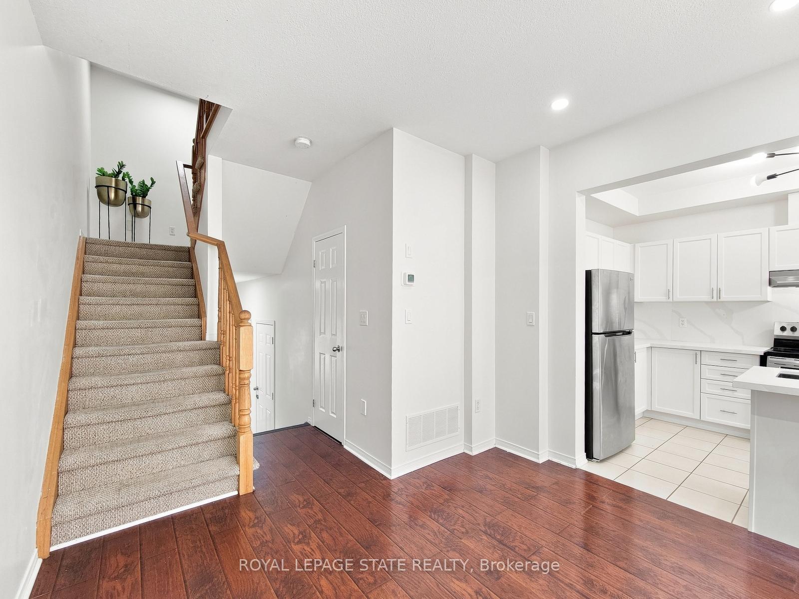 Photo 19 of 128 Palacebeach Trail, Hamilton, Lakeshore — HOMEH