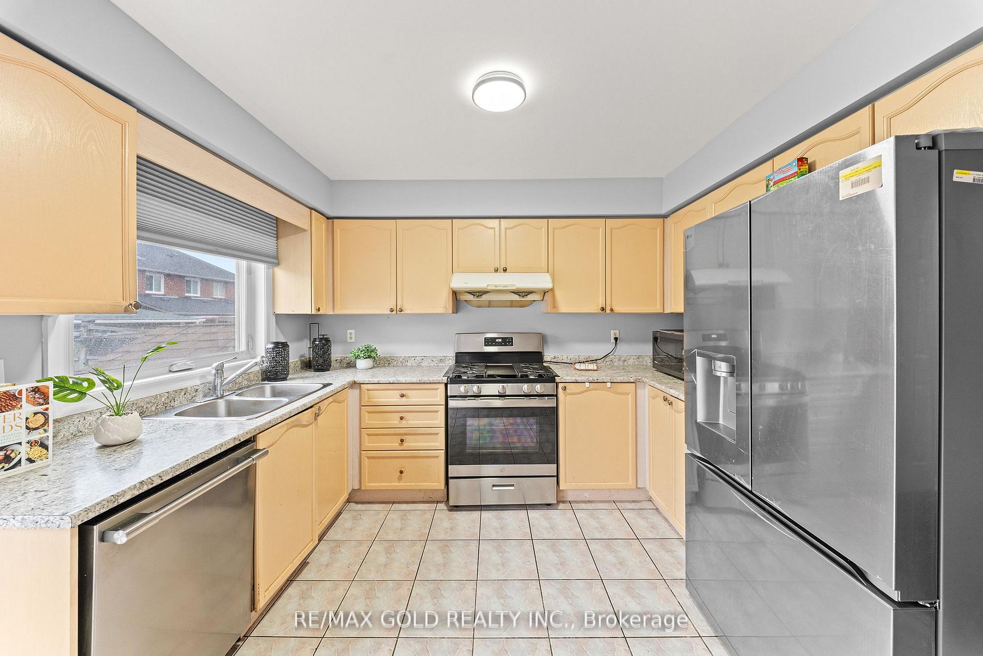 Photo 13 of 92 Dandelion Road, Brampton, Sandringham-Wellington — HOMEH