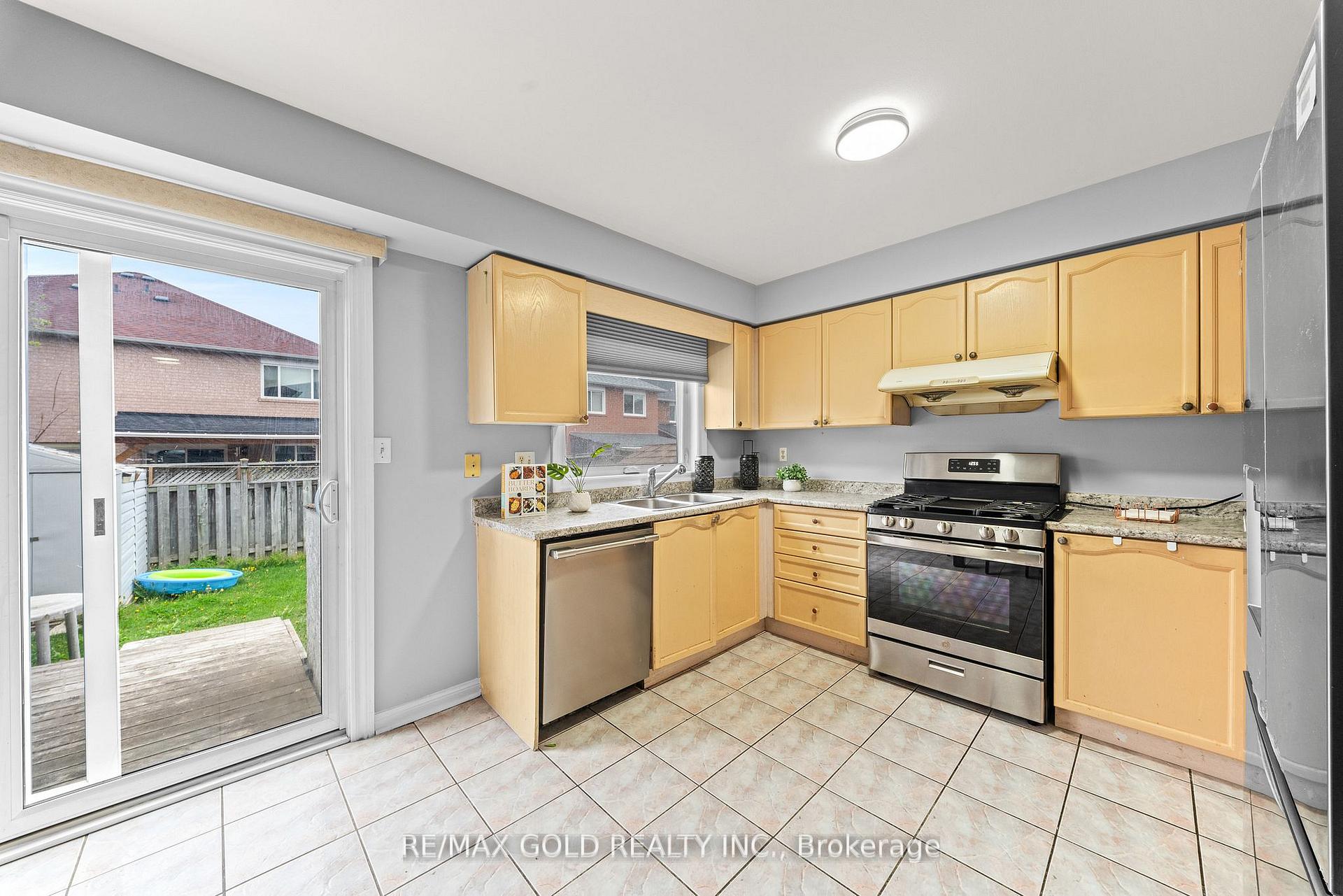 Photo 15 of 92 Dandelion Road, Brampton, Sandringham-Wellington — HOMEH