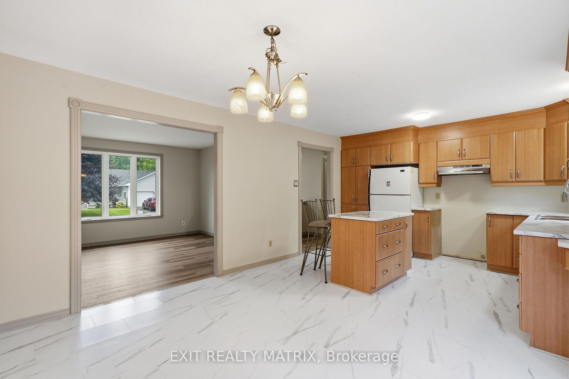 Photo 16 of 109 Oswald Street, Champlain, Vankleek Hill — HOMEH