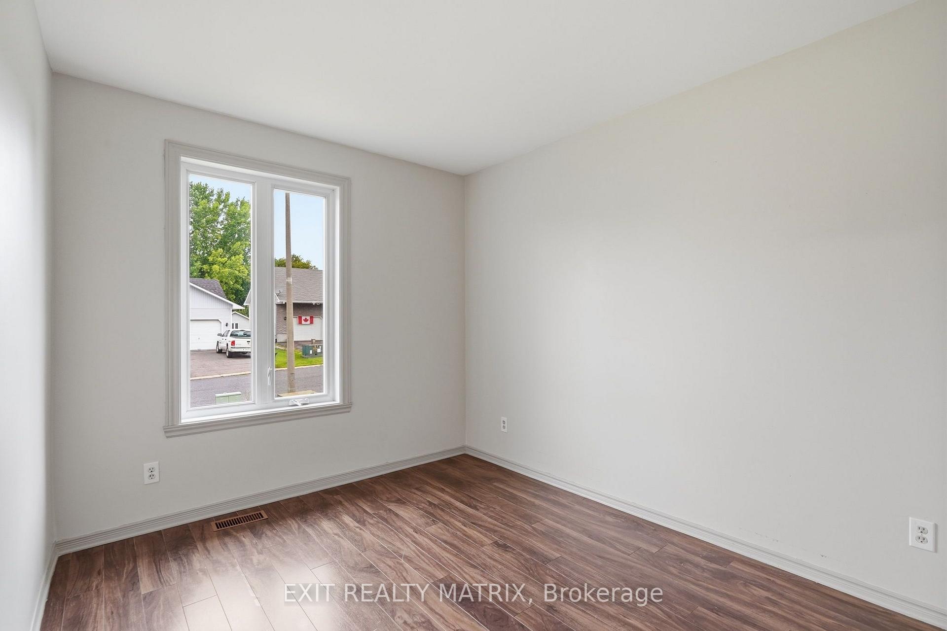Photo 19 of 109 Oswald Street, Champlain, Vankleek Hill — HOMEH