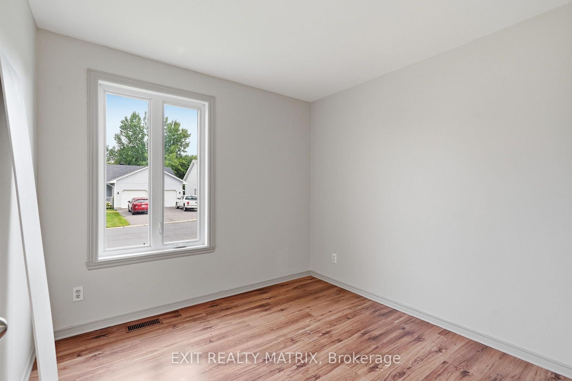 Photo 21 of 109 Oswald Street, Champlain, Vankleek Hill — HOMEH
