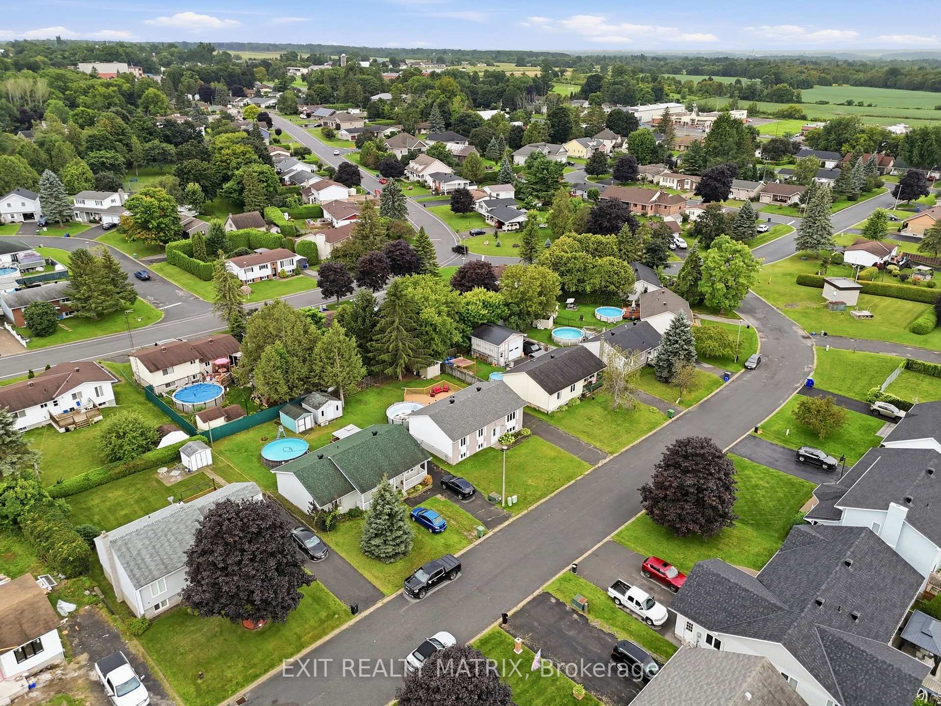 Photo 40 of 109 Oswald Street, Champlain, Vankleek Hill — HOMEH