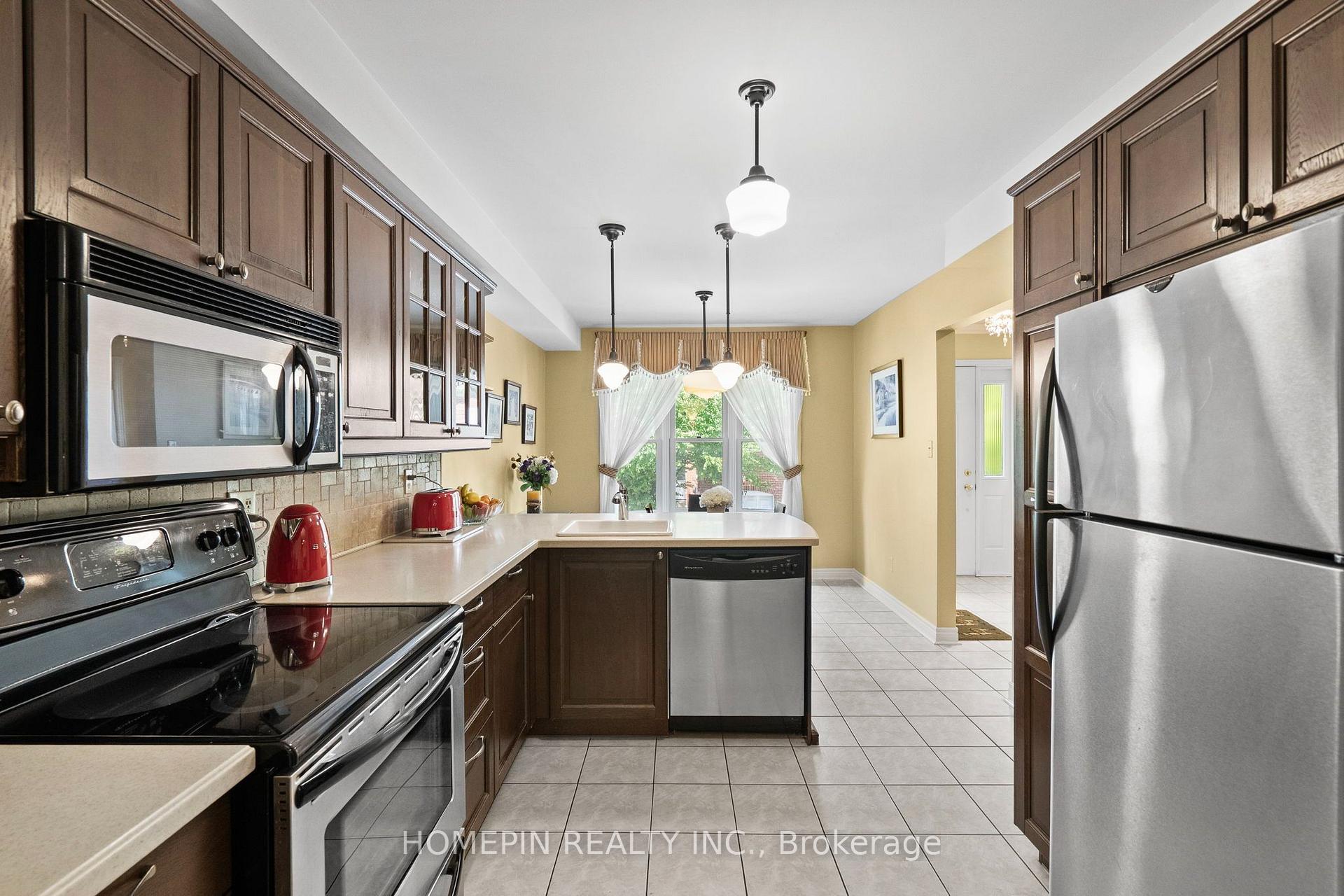 Photo 3 of 84 Confederation Way, Markham, Thornhill — HOMEH