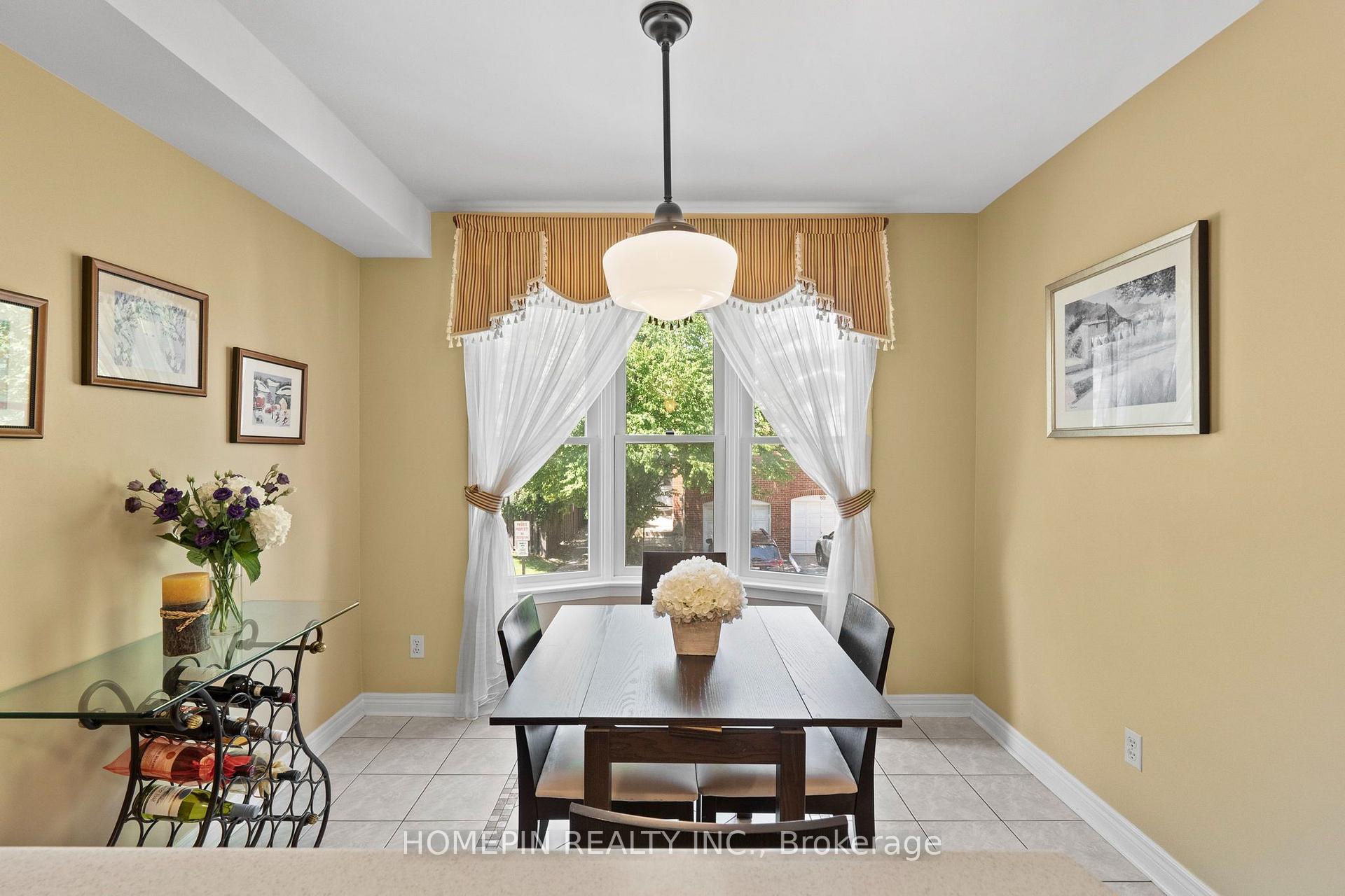 Photo 4 of 84 Confederation Way, Markham, Thornhill — HOMEH
