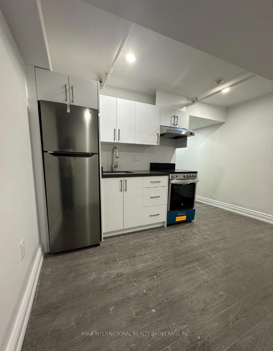 Front of Unit L4, 180 Sherbourne Street