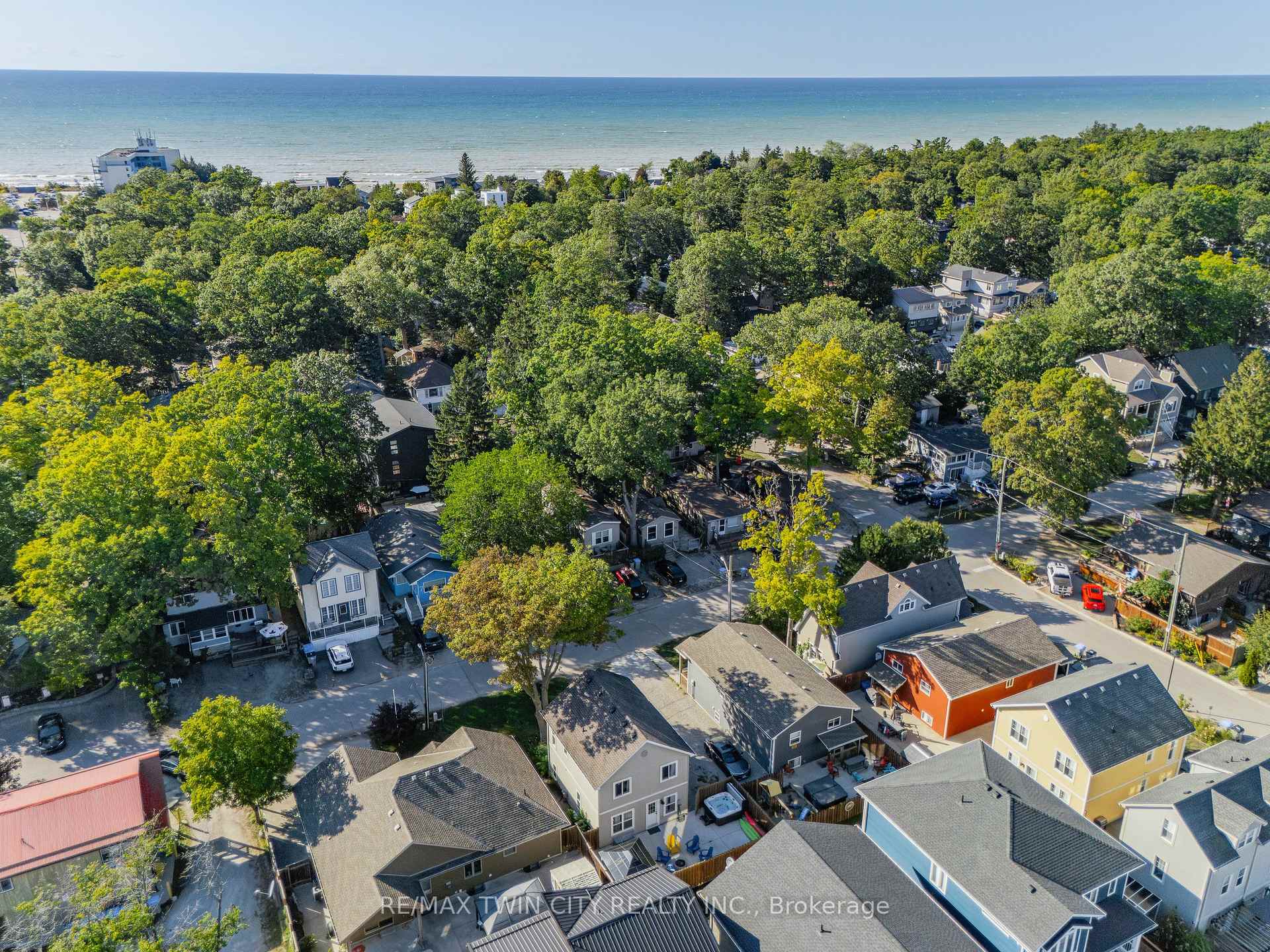 Photo 38 of 10 Queens Avenue, Lambton Shores, Grand Bend — HOMEH