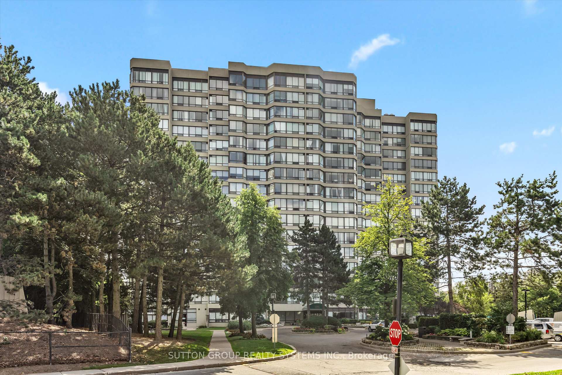 Photo 1 of Unit 609, 26 Hanover Road, Brampton, Queen Street Corridor — HOMEH