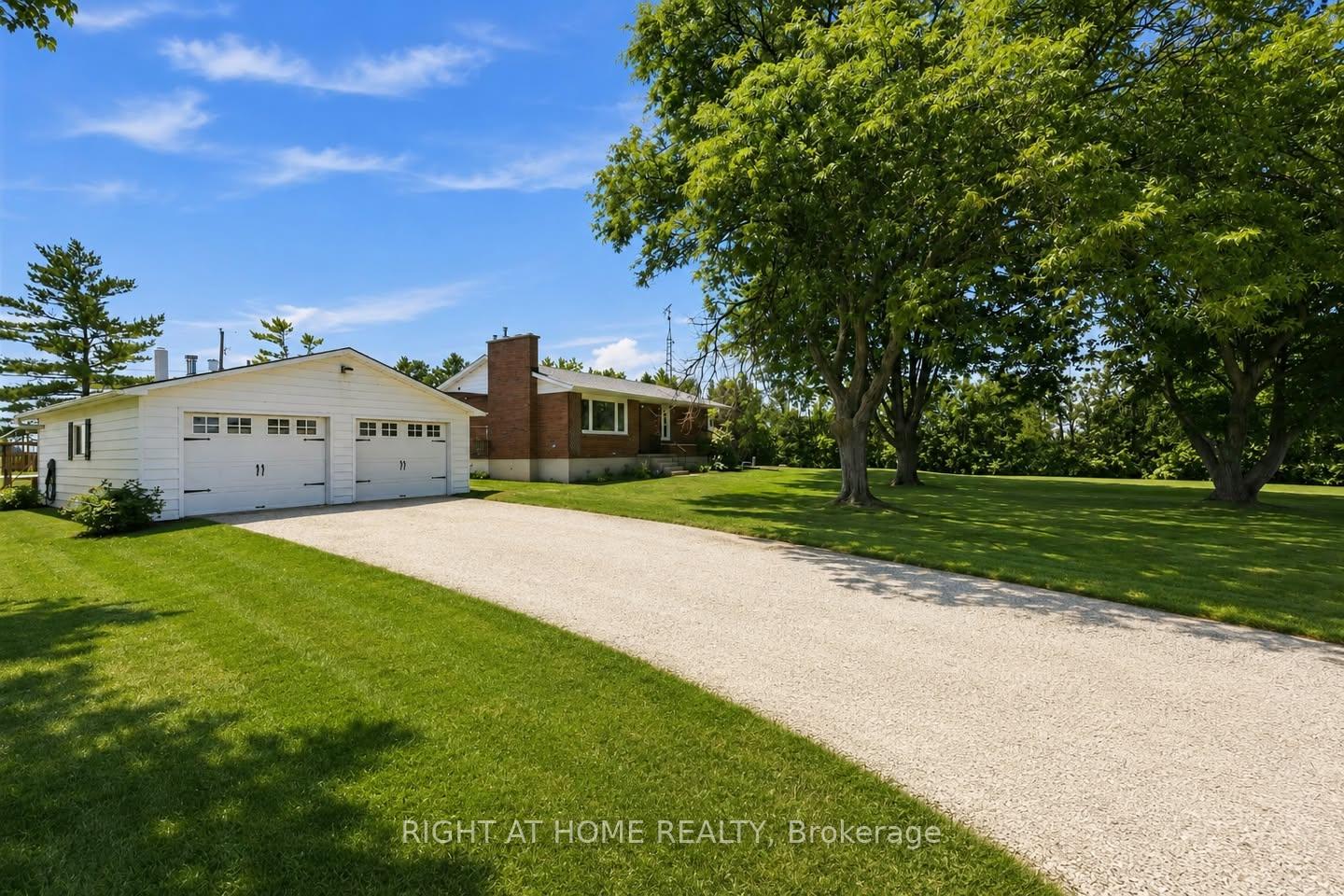 Photo 2 of 1933 Plank Road, St. Clair — HOMEH
